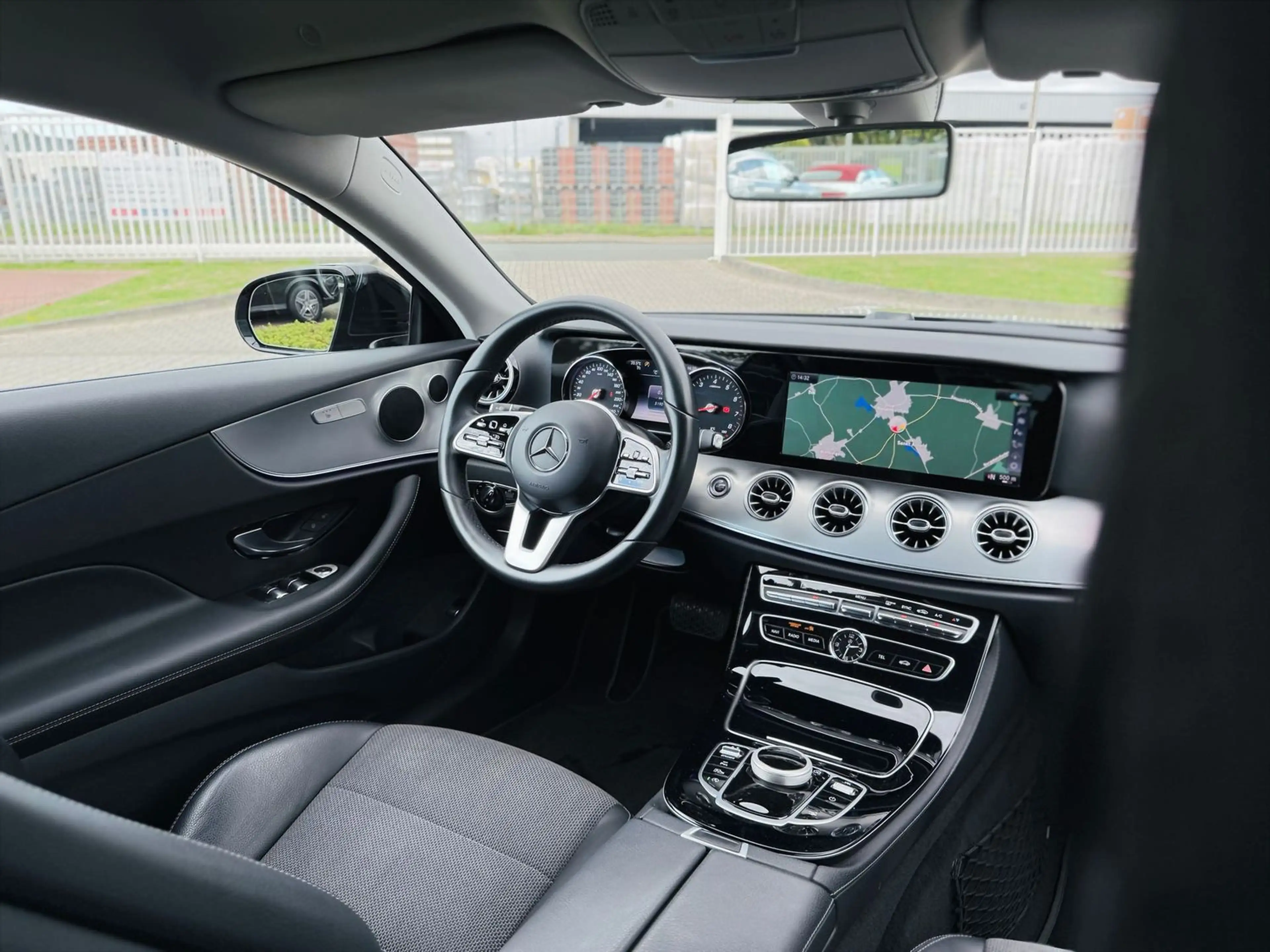Mercedes-Benz E 200 Coupé AVANTGARDE, AHK schw., RFK, Totw., LED, PTS, — photo 12