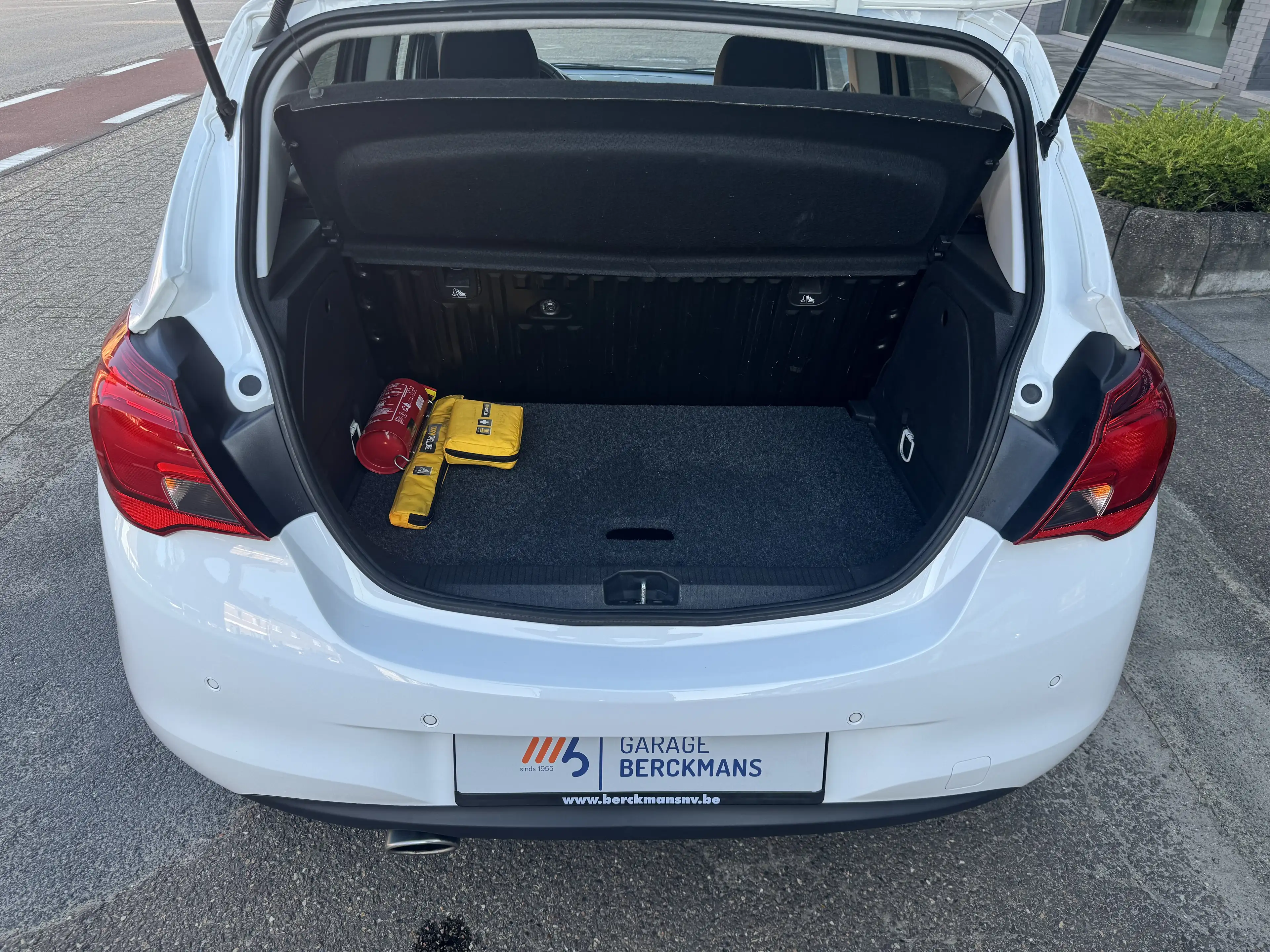 Opel Corsa Black Edition 5d 1.2 benzine — photo 13