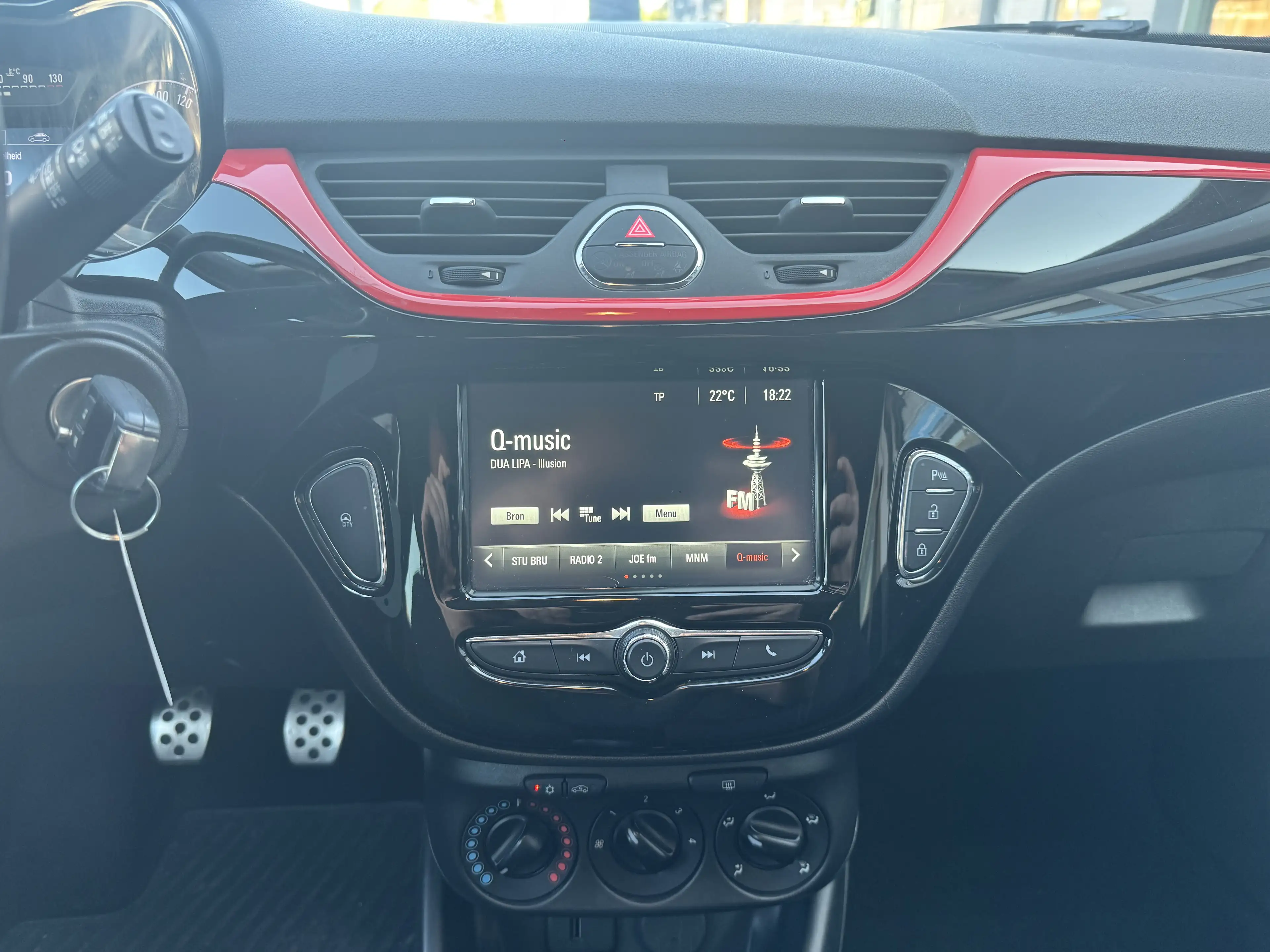 Opel Corsa Black Edition 5d 1.2 benzine — photo 11