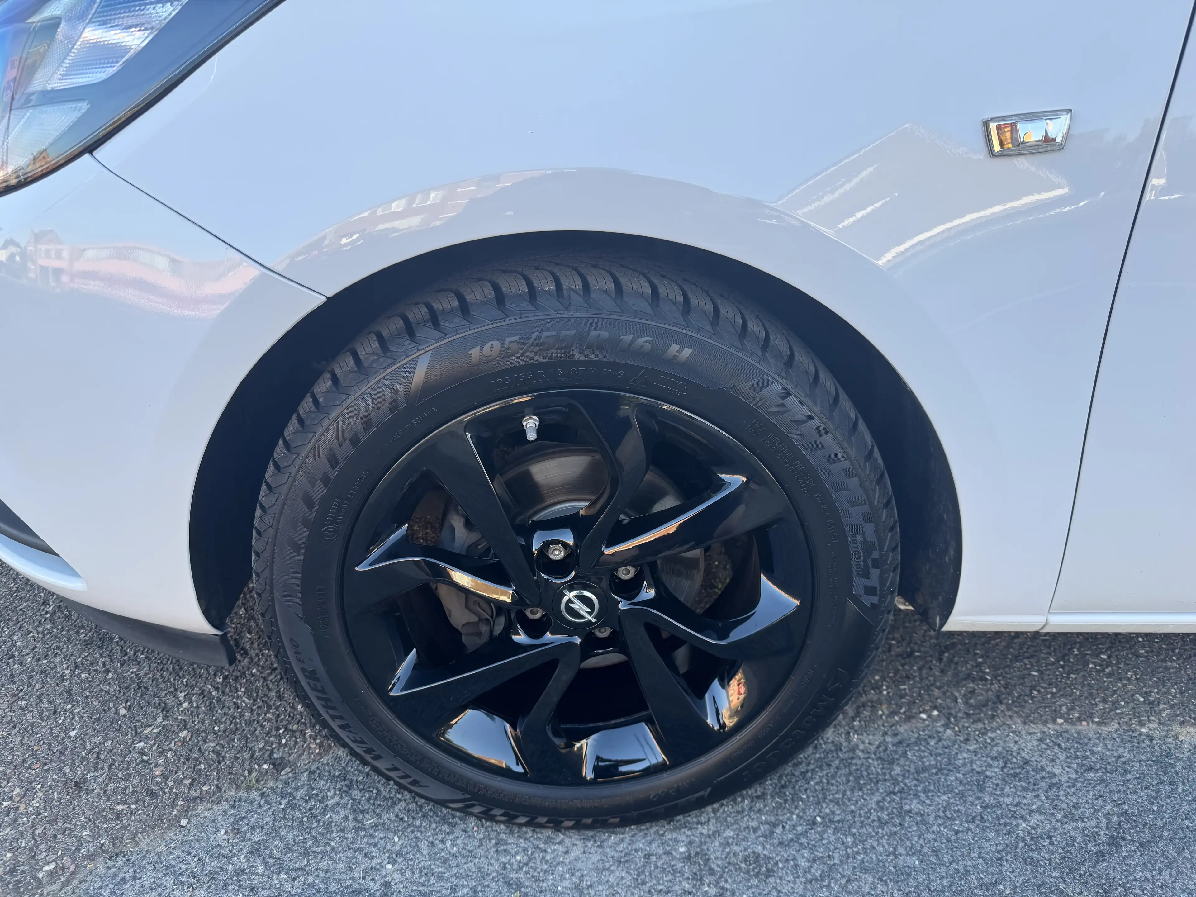 Opel Corsa Black Edition 5d 1.2 benzine — photo 5