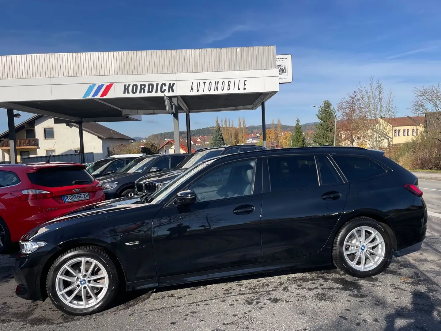 BMW 330 e TOURING G21 LCI/LC+/WIDESCR./AHK/SPORTSITZE Schwarz - 2