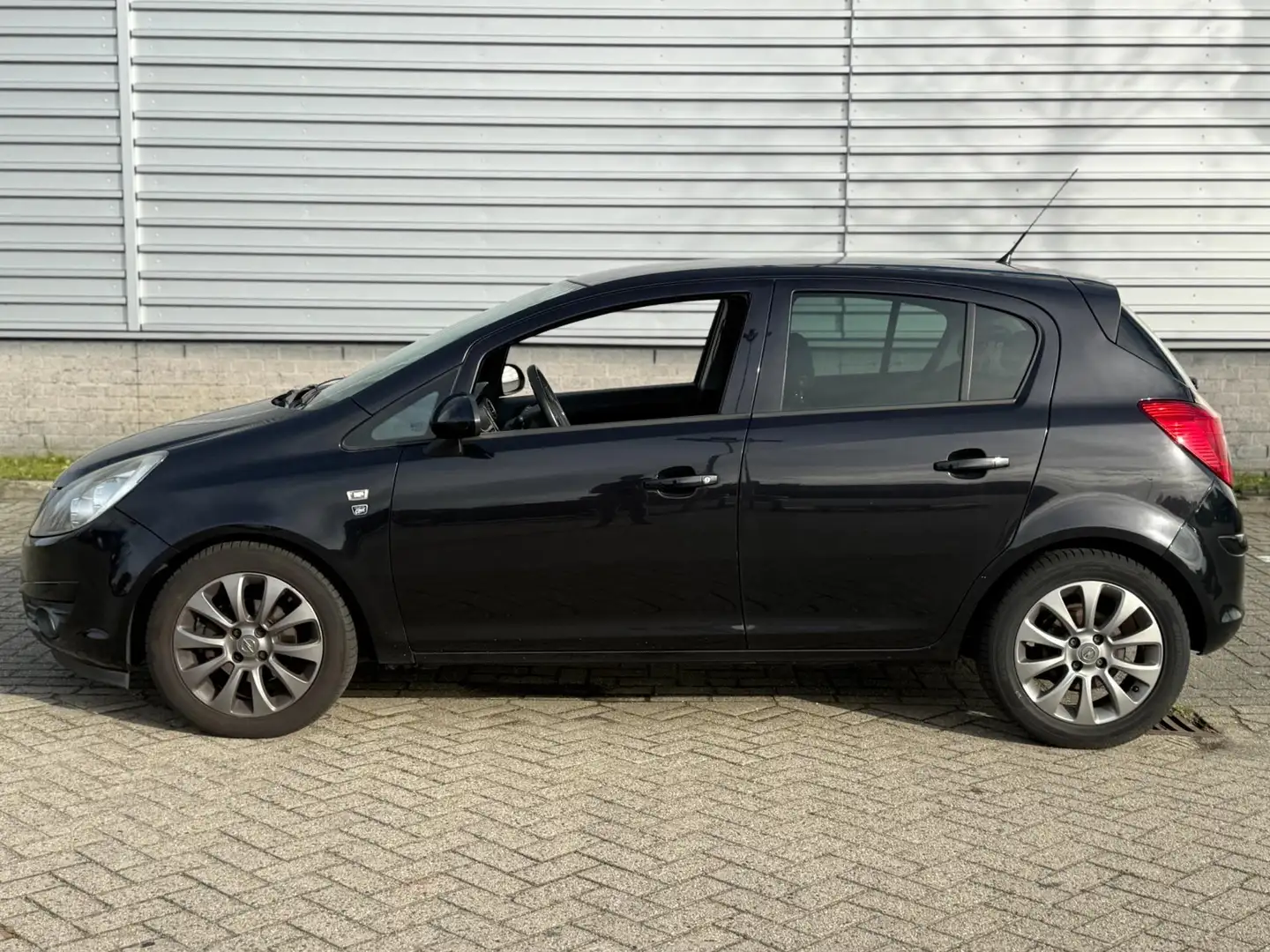 Opel Corsa 1.4-16V '111' Edition (INRUILKOOPJE) Noir - 2