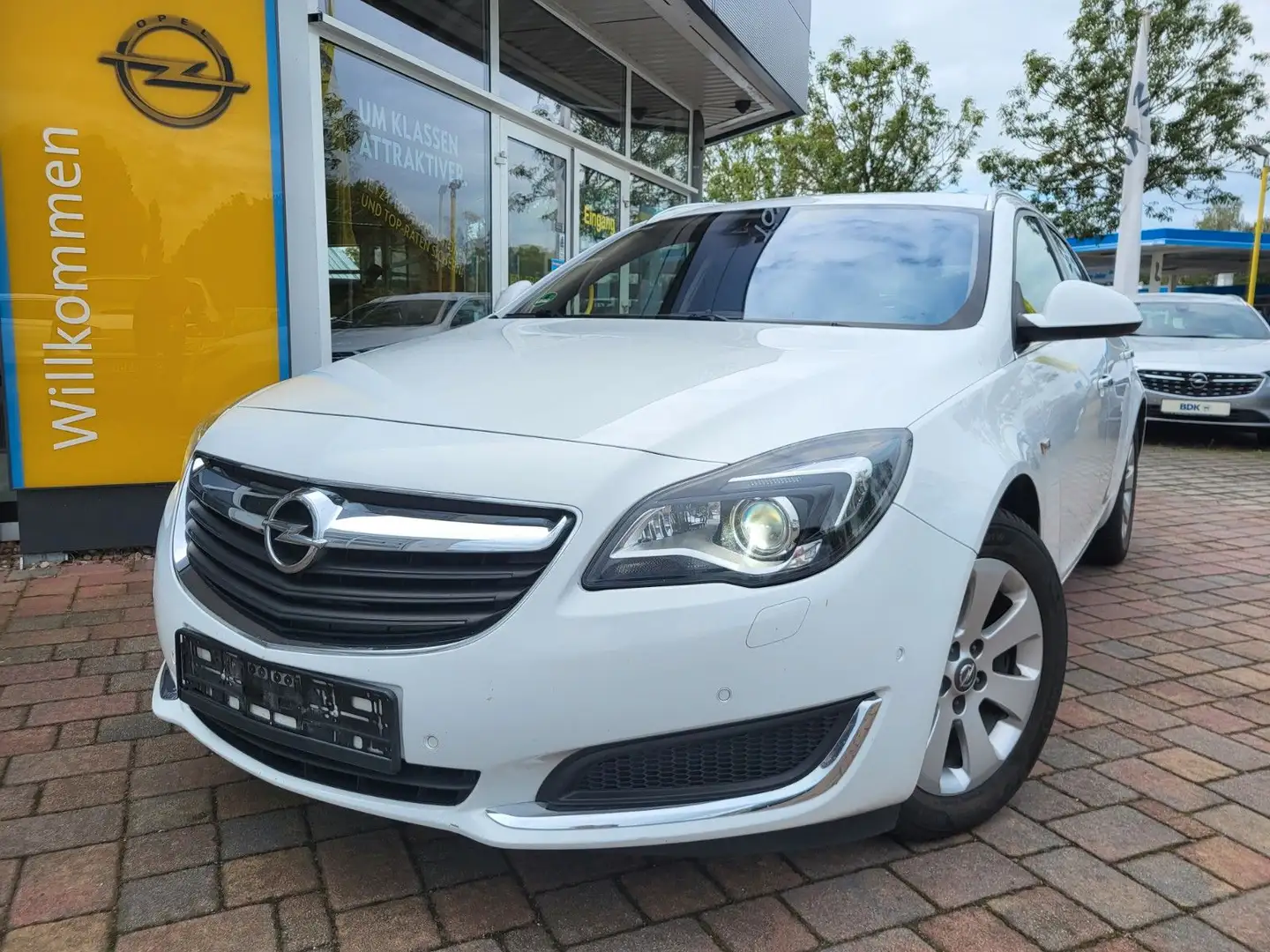 Opel Insignia A ST "Business Edition" BiXenon/2-Hand Biały - 1