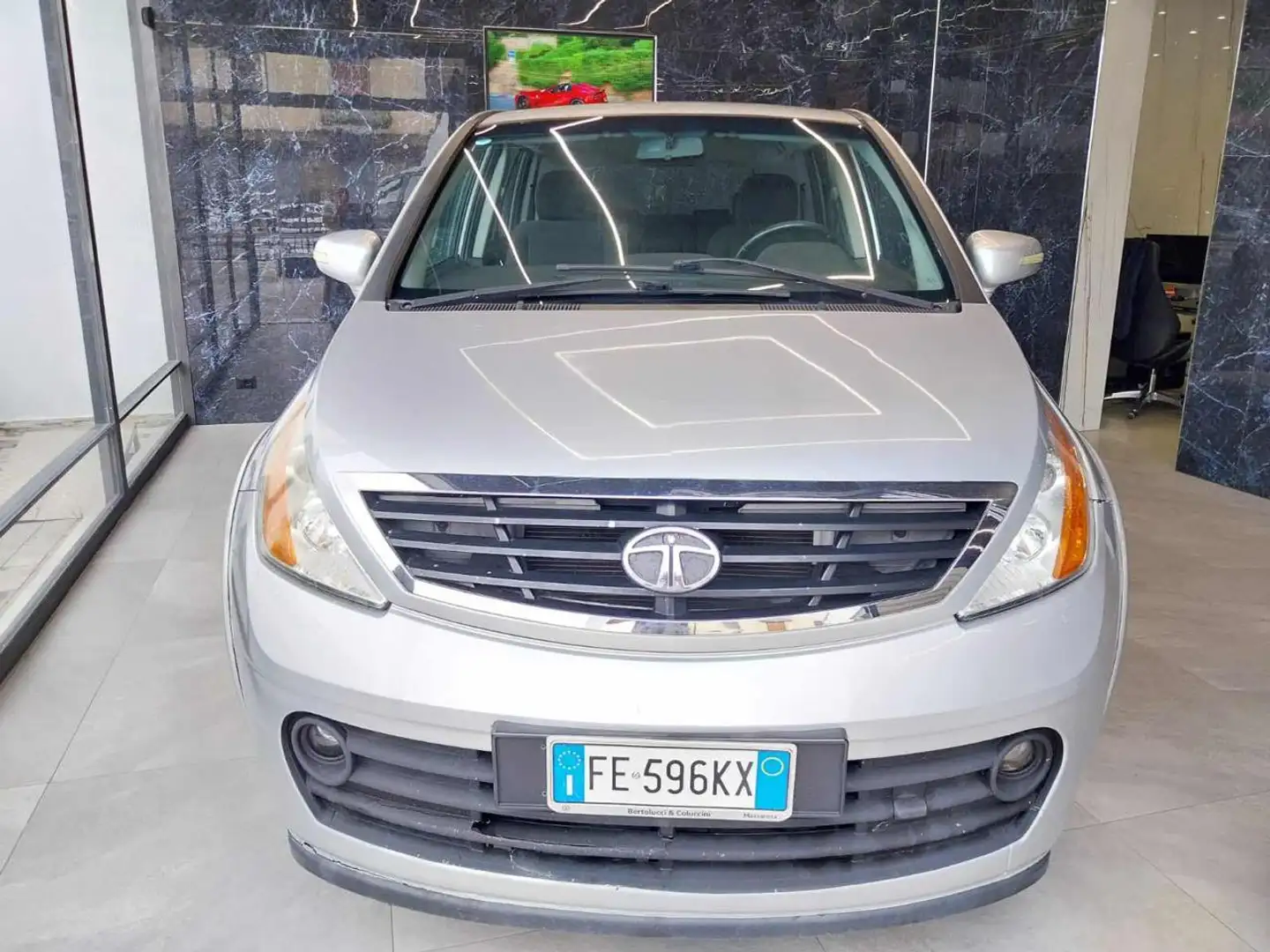 Tata Aria 7 posti Szary - 1