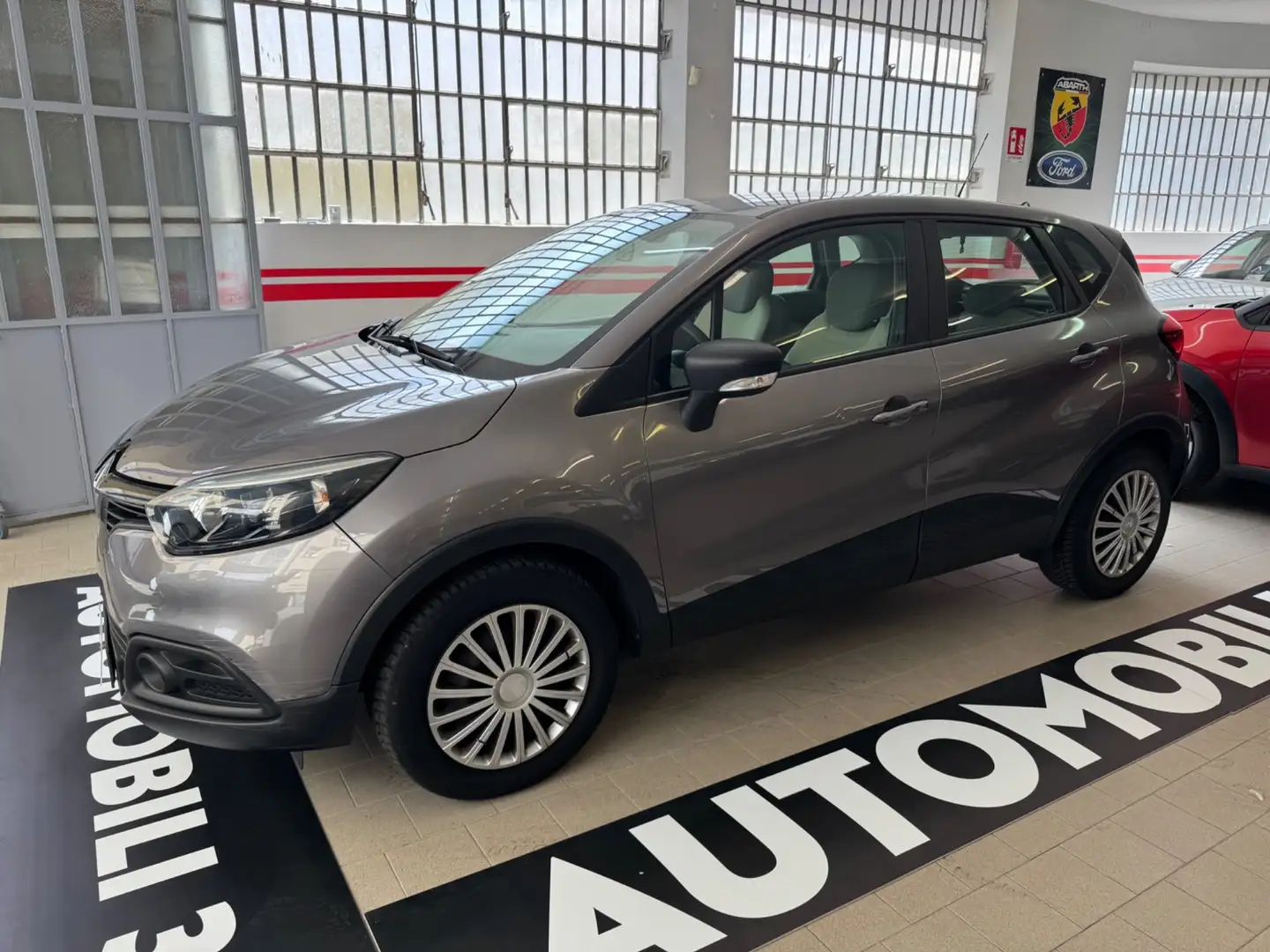 Renault Captur Captur 0.9 TCe 12V 90 CV Wave Gpl Grau - 2