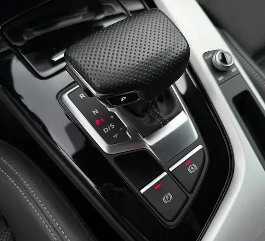 Audi A4 Avant view 9