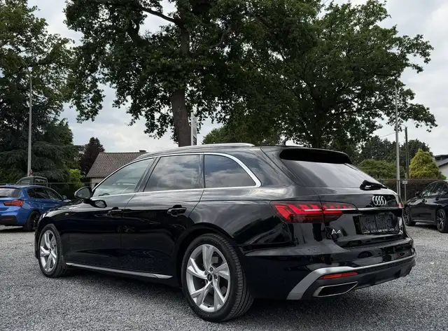 Audi A4 Avant view 2