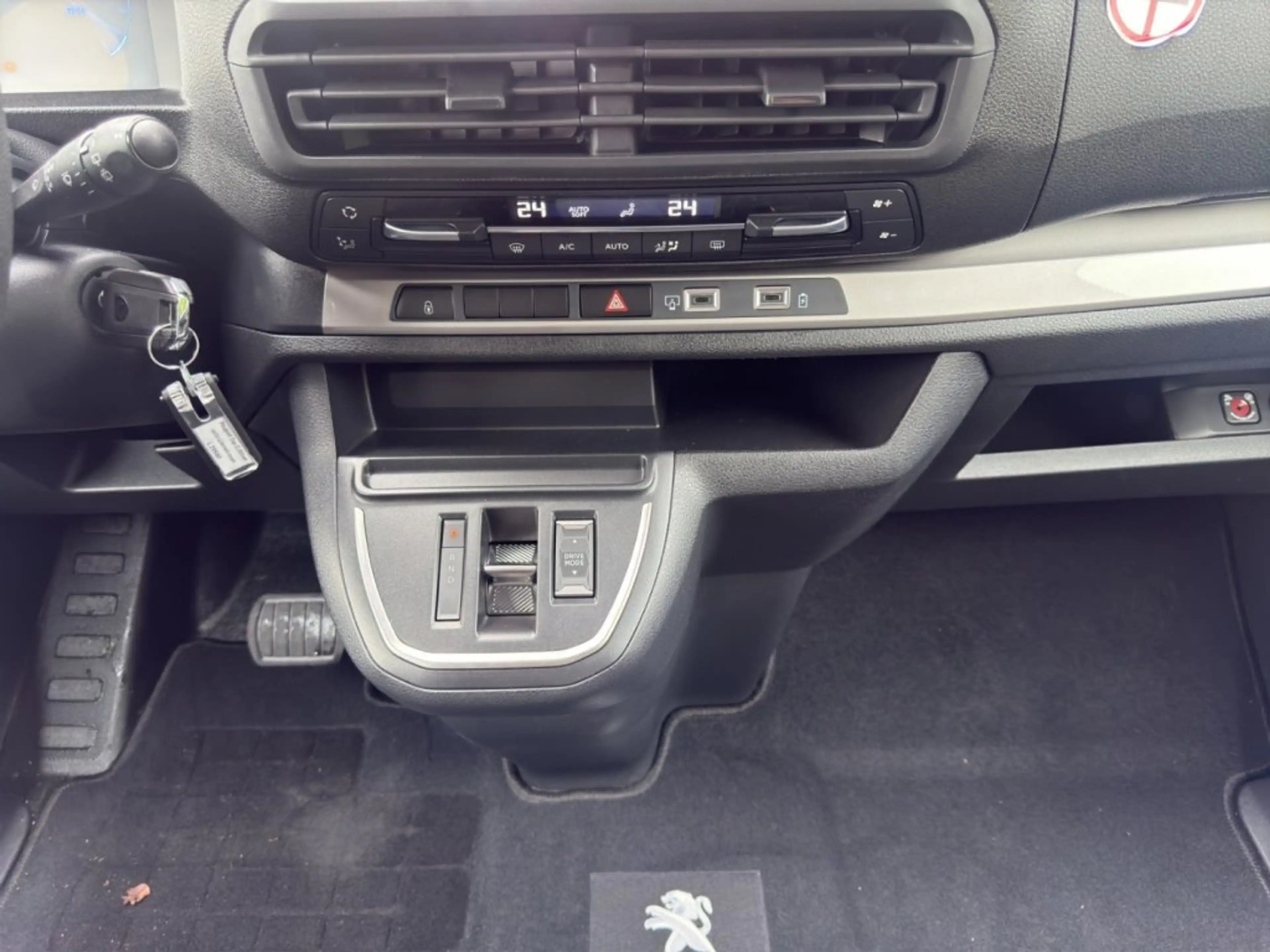Peugeot Expert KOMBI L3 BHDI 180 EAT8 9Sitzer — photo 10