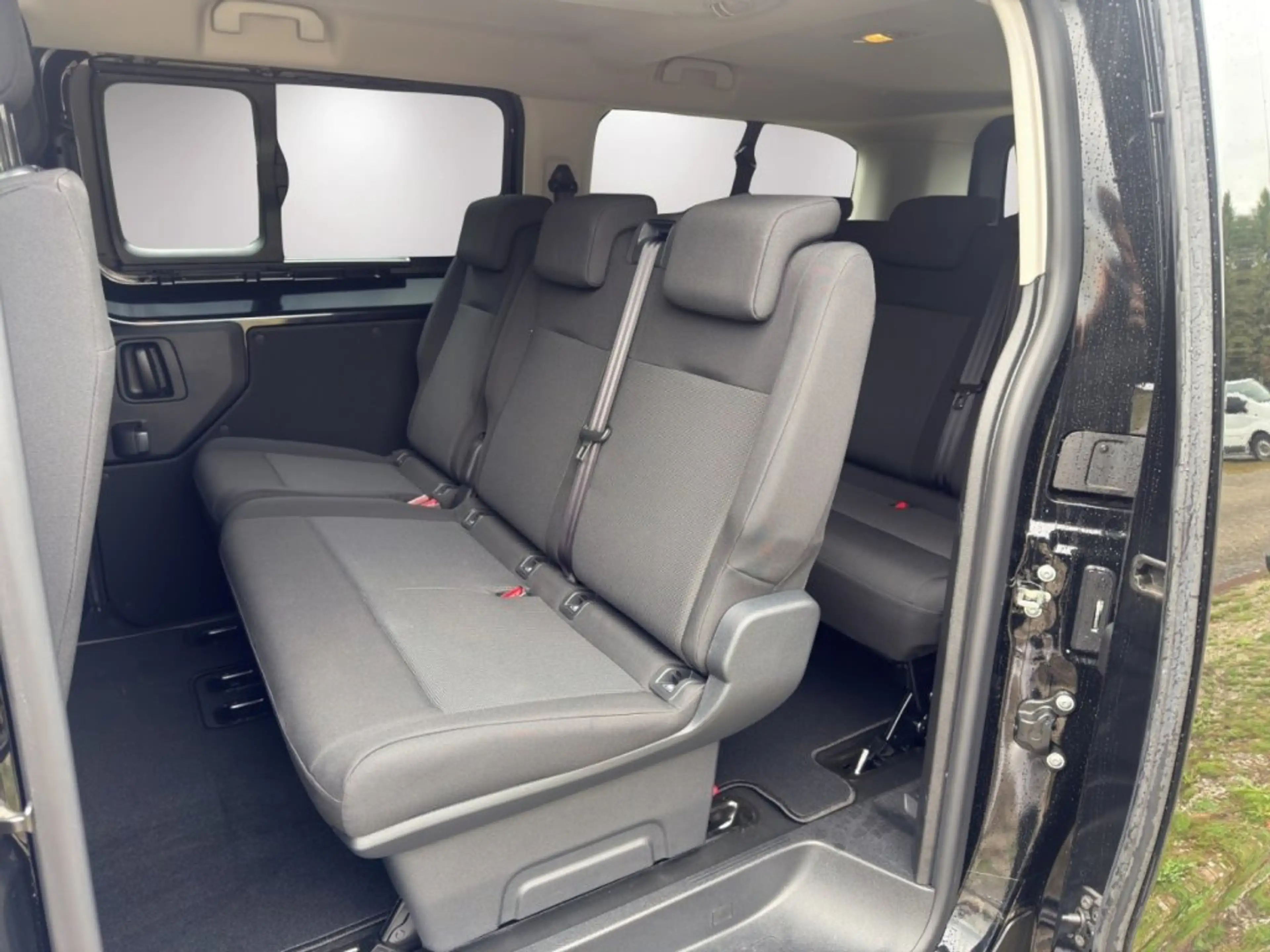 Peugeot Expert KOMBI L3 BHDI 180 EAT8 9Sitzer — photo 16