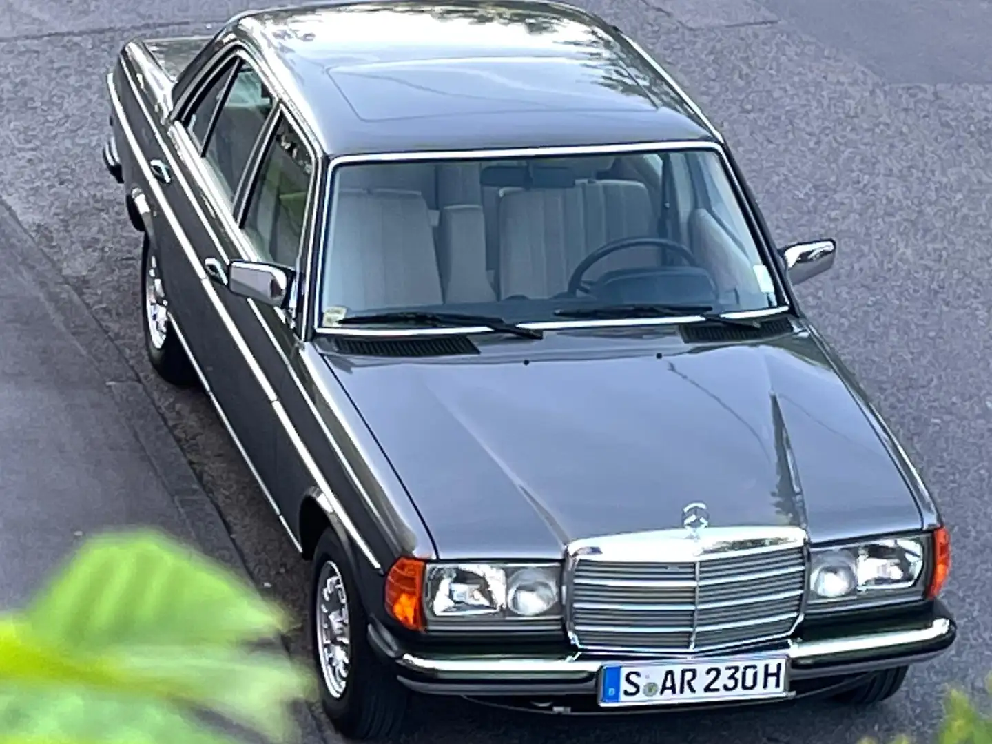 Mercedes-Benz Baureihe 123 Baureihe 123 230 E Grau - 1