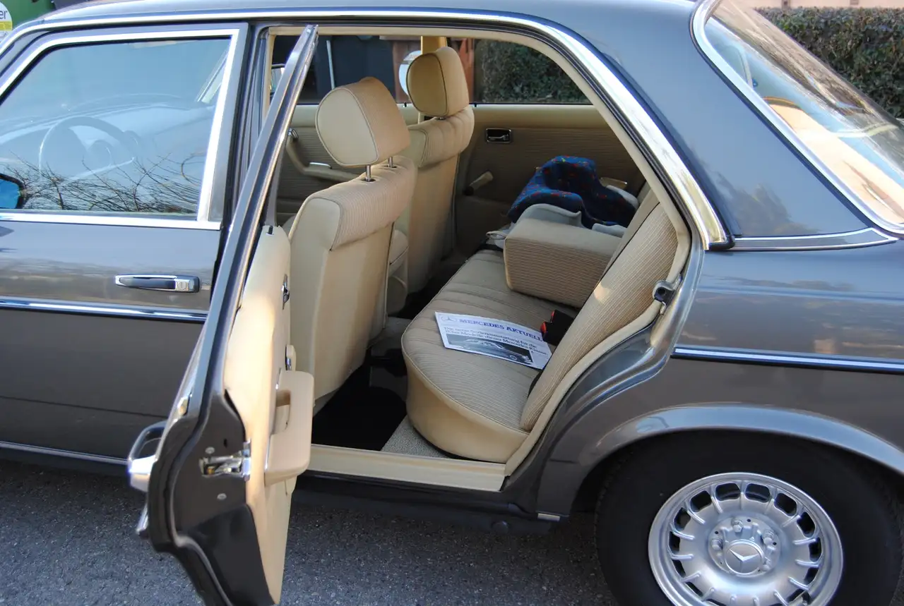 Mercedes-Benz Baureihe 123 230 E, foto 9