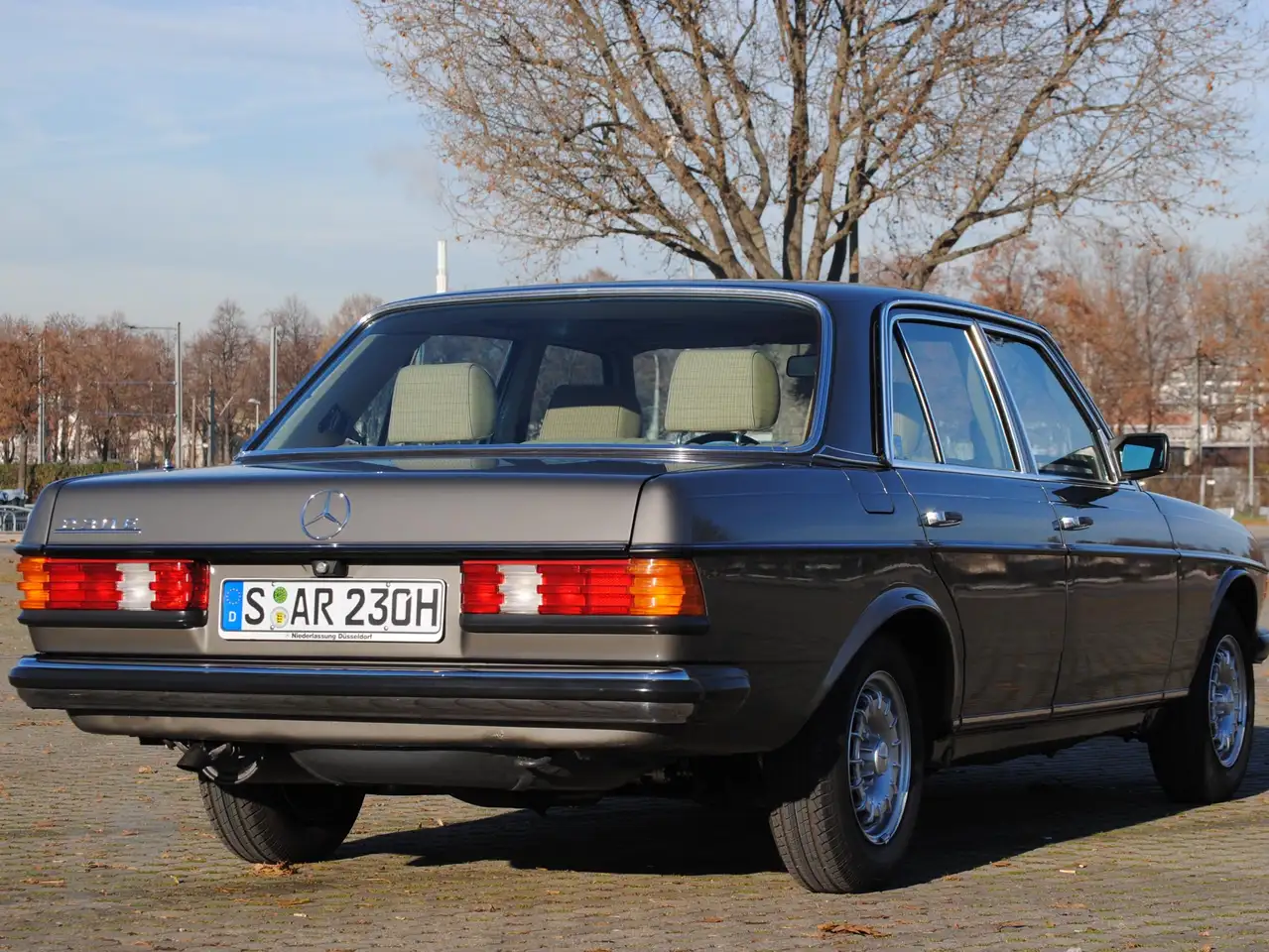 Mercedes-Benz Baureihe 123 230 E, foto 4