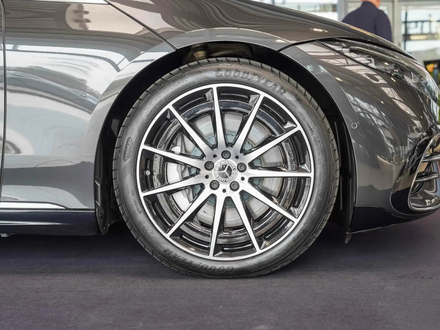 Mercedes-Benz EQS EQS 580 4M AMG Line Hyperscreen Pano AR-Head-up Grau - 2