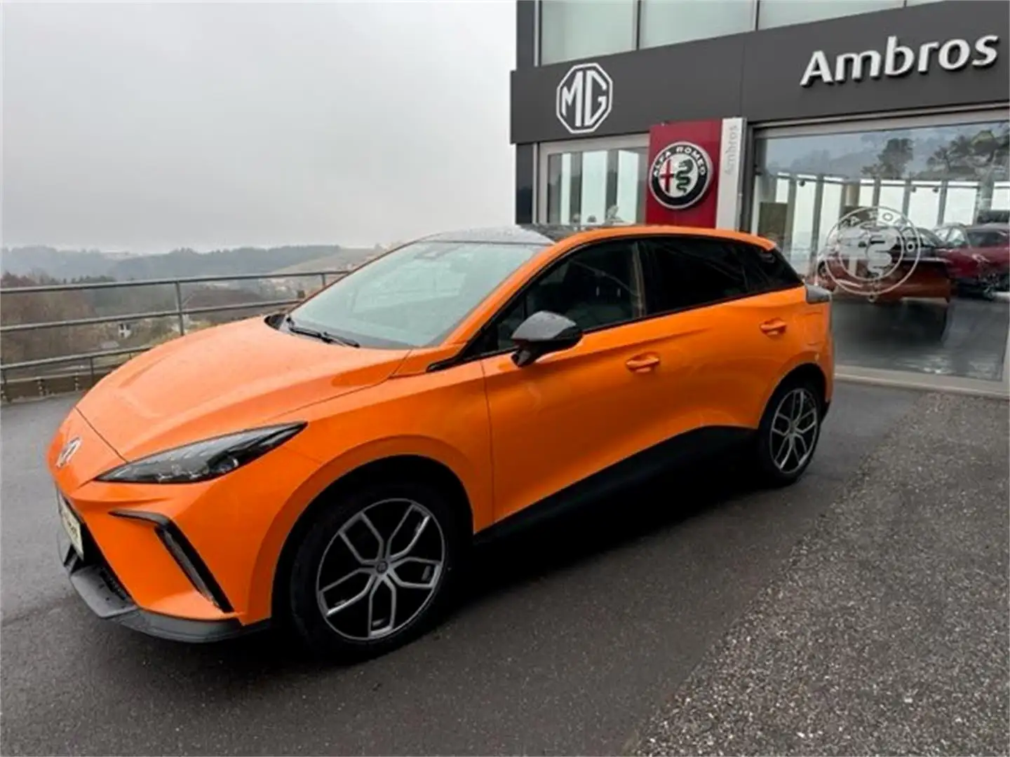 MG MG4 Trophy Extended Range 77kWh Naranja - 1
