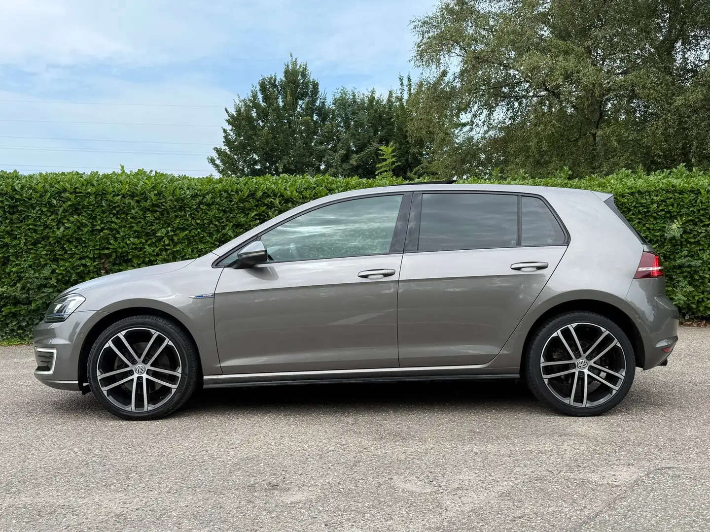 Volkswagen Golf GTE 1.4 TSI Automaat | Panoramadak | Leder | 18" Velge Gris - 2