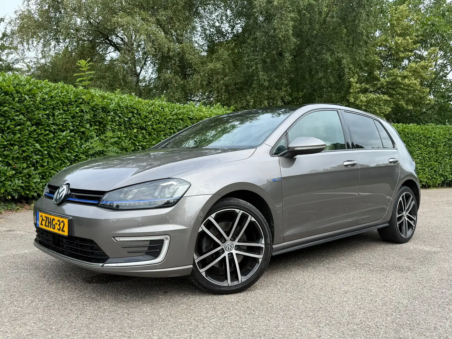 Volkswagen Golf GTE 1.4 TSI Automaat | Panoramadak | Leder | 18" Velge Gris - 1