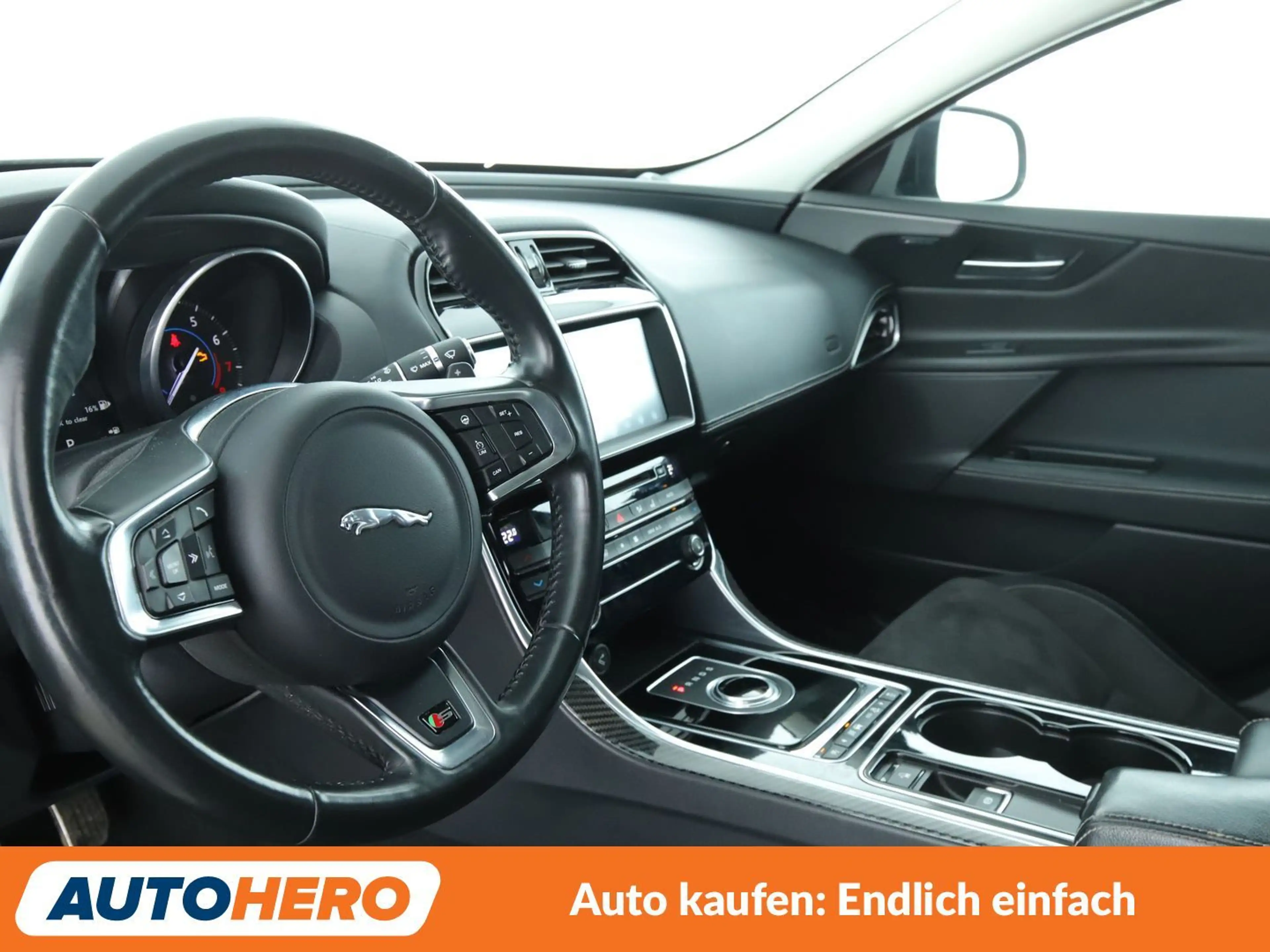 Jaguar XE 3.0 V6 S Aut.*NAVI*CAM*BiXENON*TEMPO*SHZ*LHZ*ALU* — photo 11
