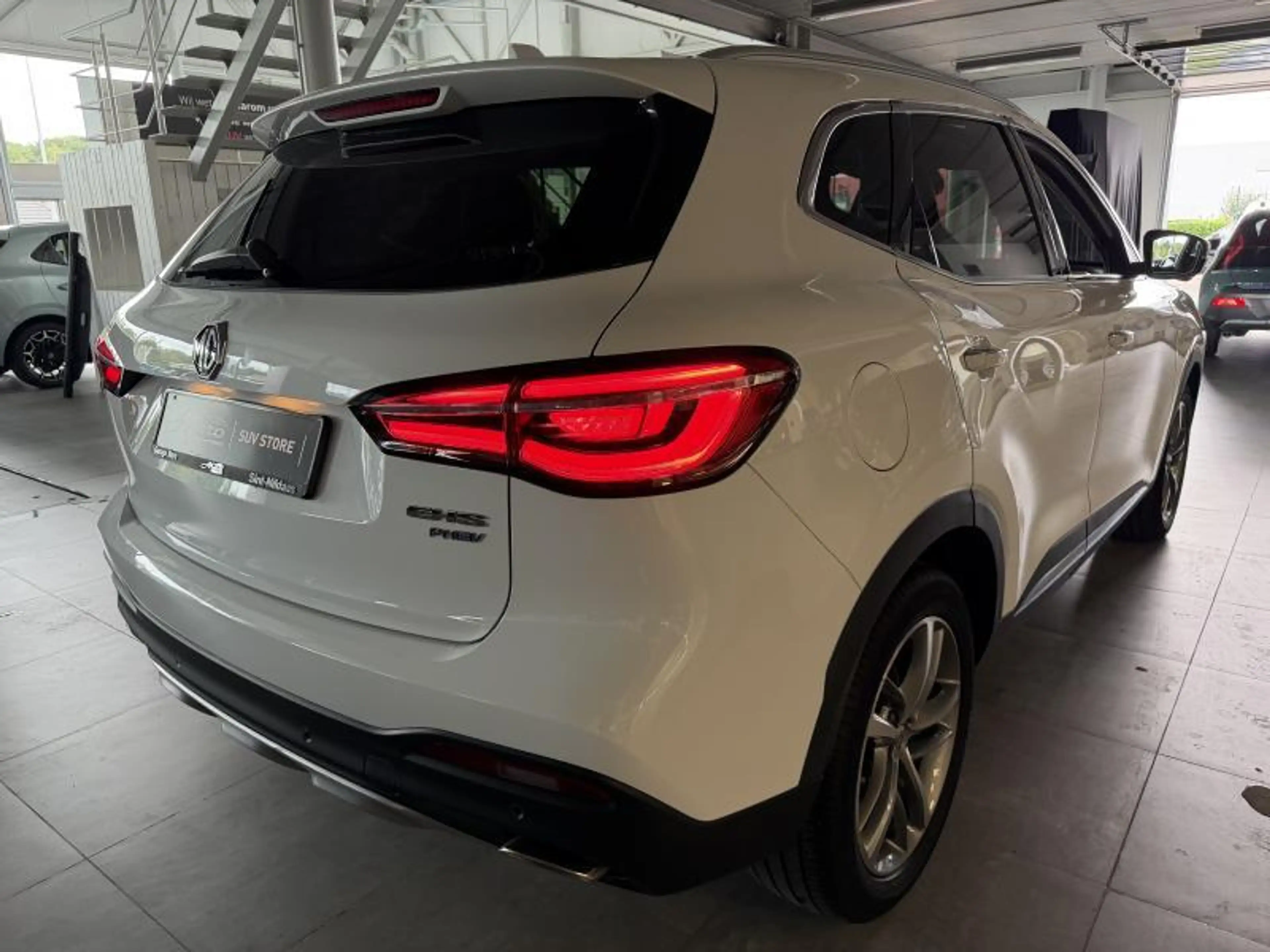 MG EHS 1.5T-GDi PLUG-IN Luxury | GPS, camera,... | FULL O — photo 2
