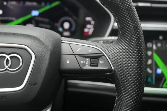 Audi Q3 view 20