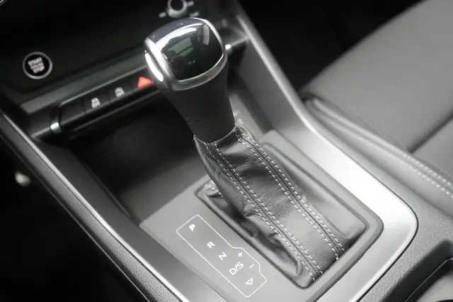 Audi Q3 view 17