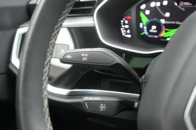 Audi Q3 view 18