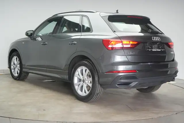Audi Q3 view 5
