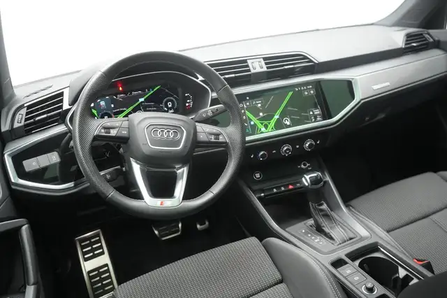 Audi Q3 view 13