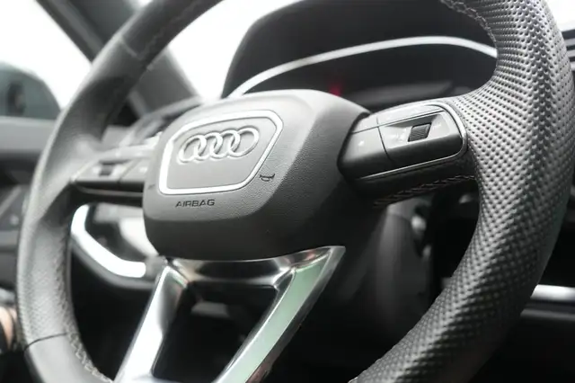 Audi Q3 view 21