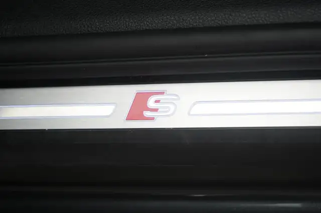 Audi Q3 view 30