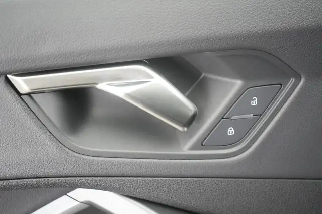 Audi Q3 view 27