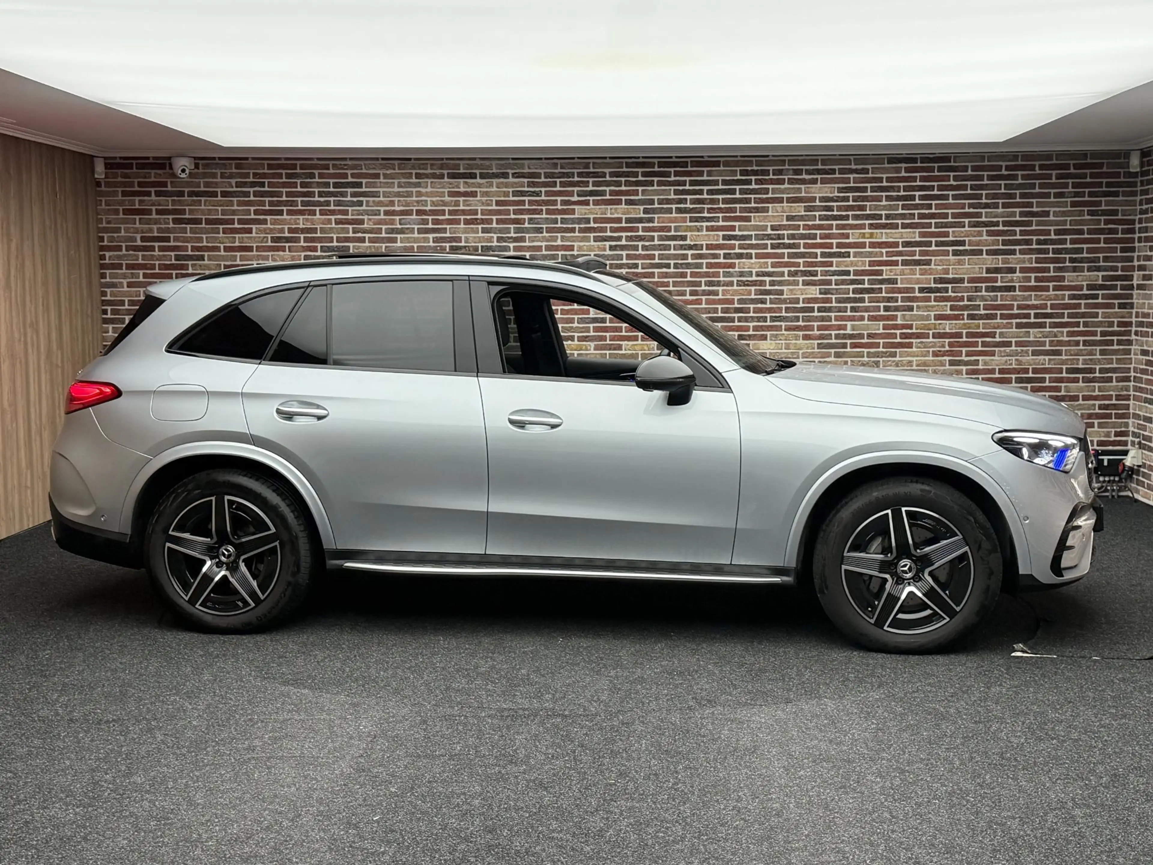 Mercedes-Benz GLC 400 400e 4MATIC AMG Line | Pano | 360 | Trekhaak | Bur — photo 4