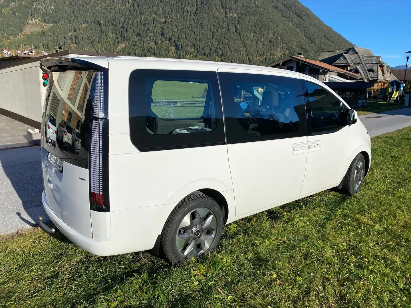 Hyundai STARIA STARIA 2.2 CRDi Allrad Trend Weiß - 1