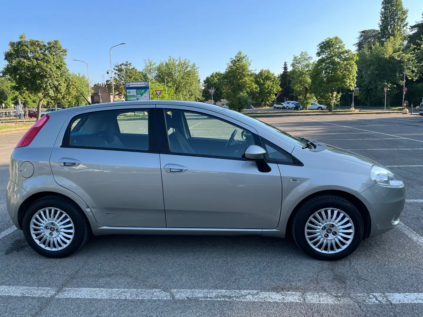 Fiat Grande Punto Grande Punto III 2005 5p 1.4 Dynamic 77cv Grigio - 2