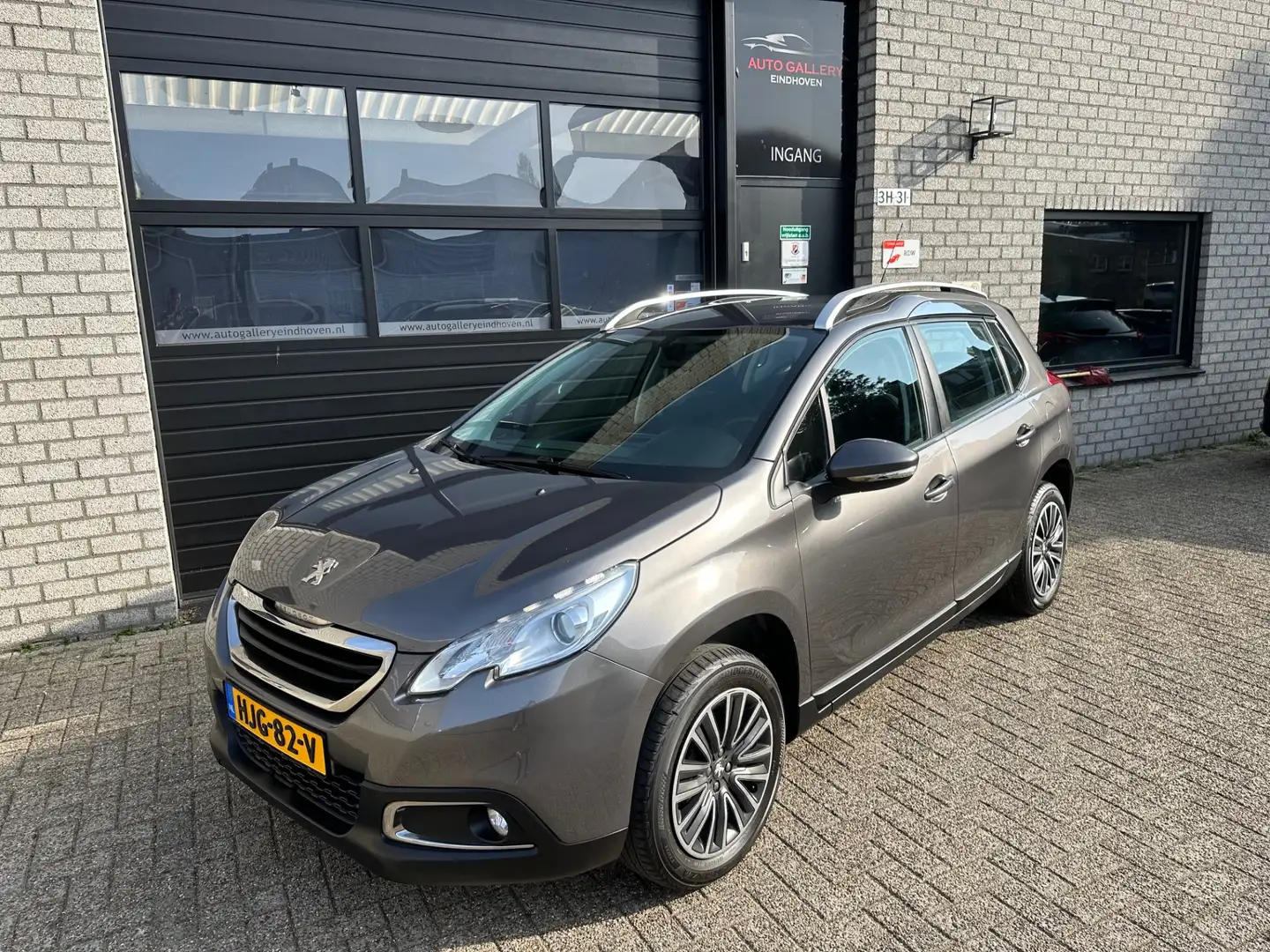Peugeot 2008 1.2 PureTech Style *NAVIGATIE*AIRCO*CRUISE-CONTROL Gris - 1