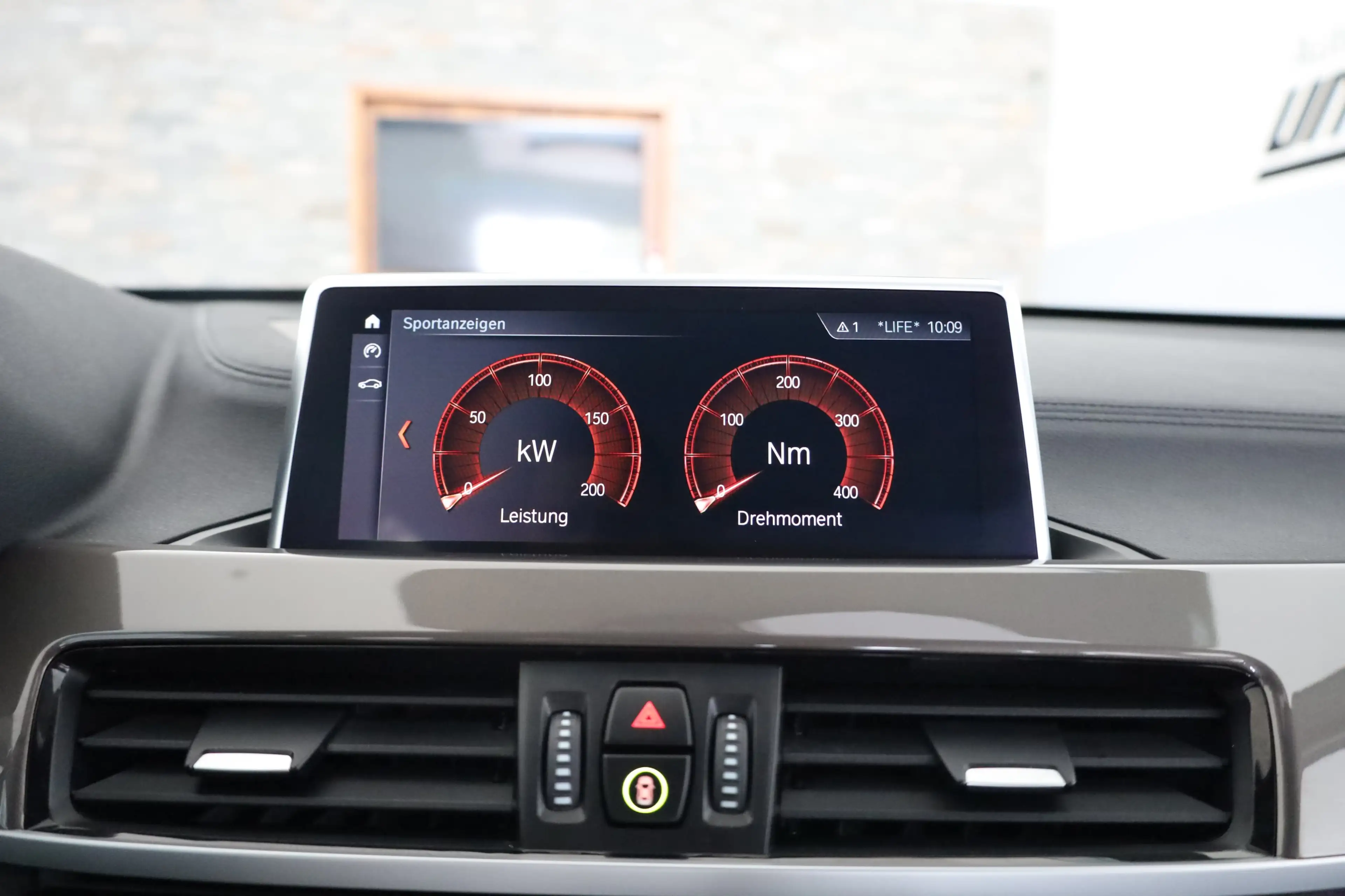 BMW X1 xDrive25e xLine — photo 14
