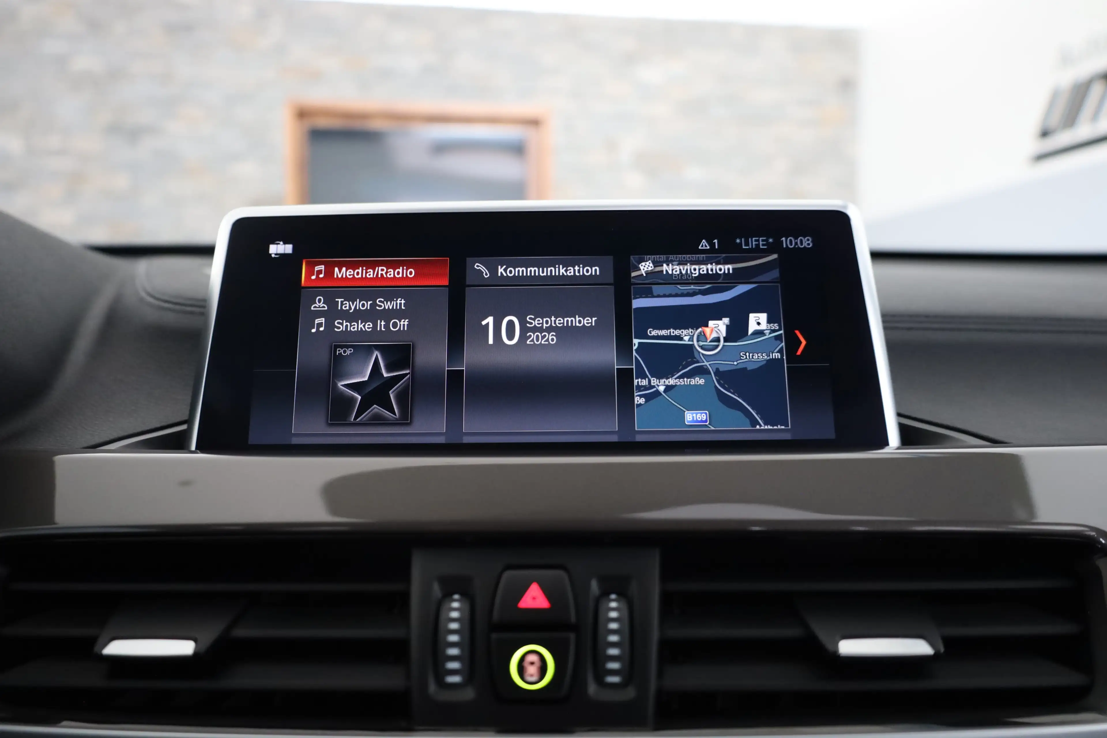 BMW X1 xDrive25e xLine — photo 12