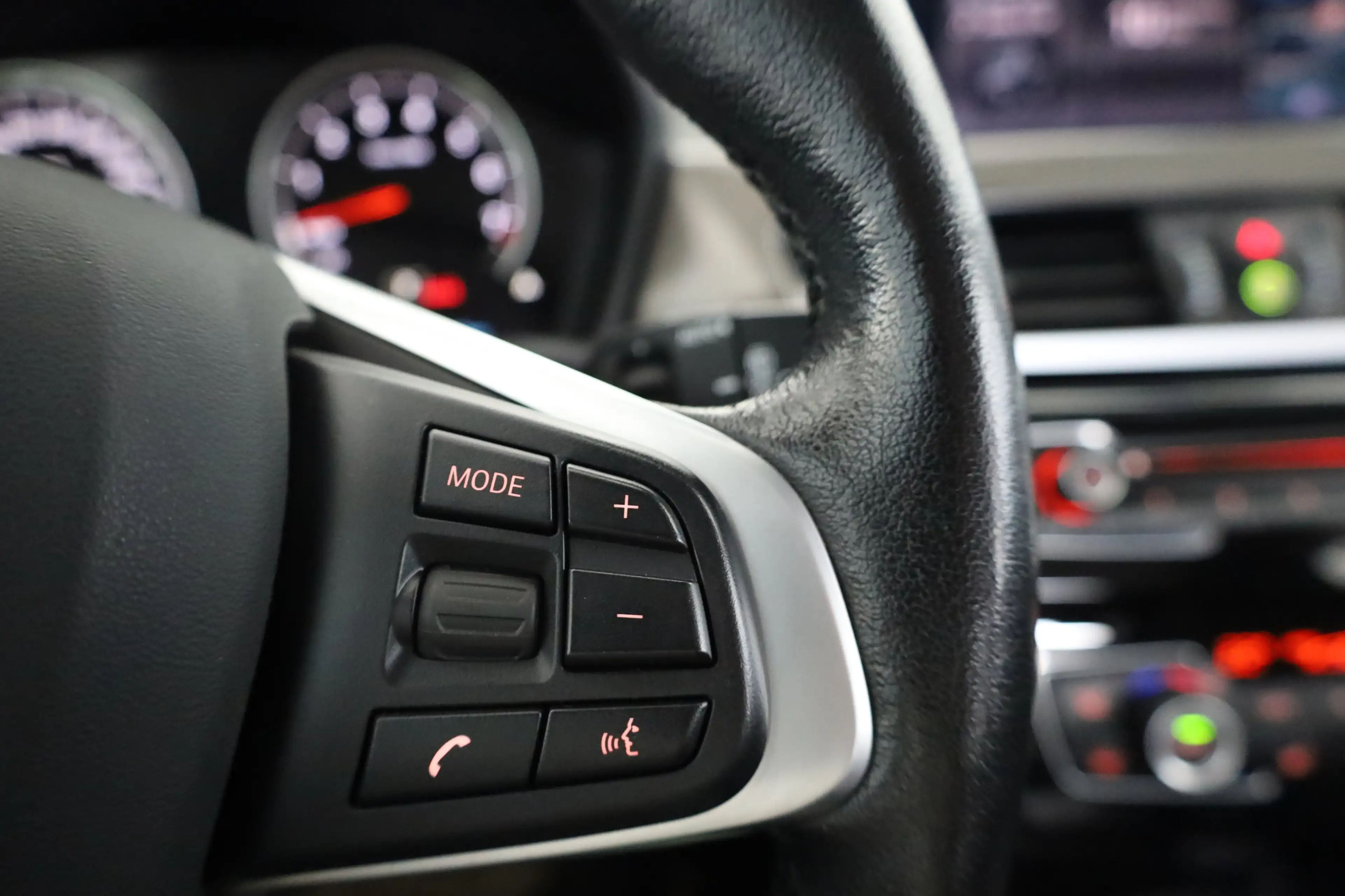 BMW X1 xDrive25e xLine — photo 10