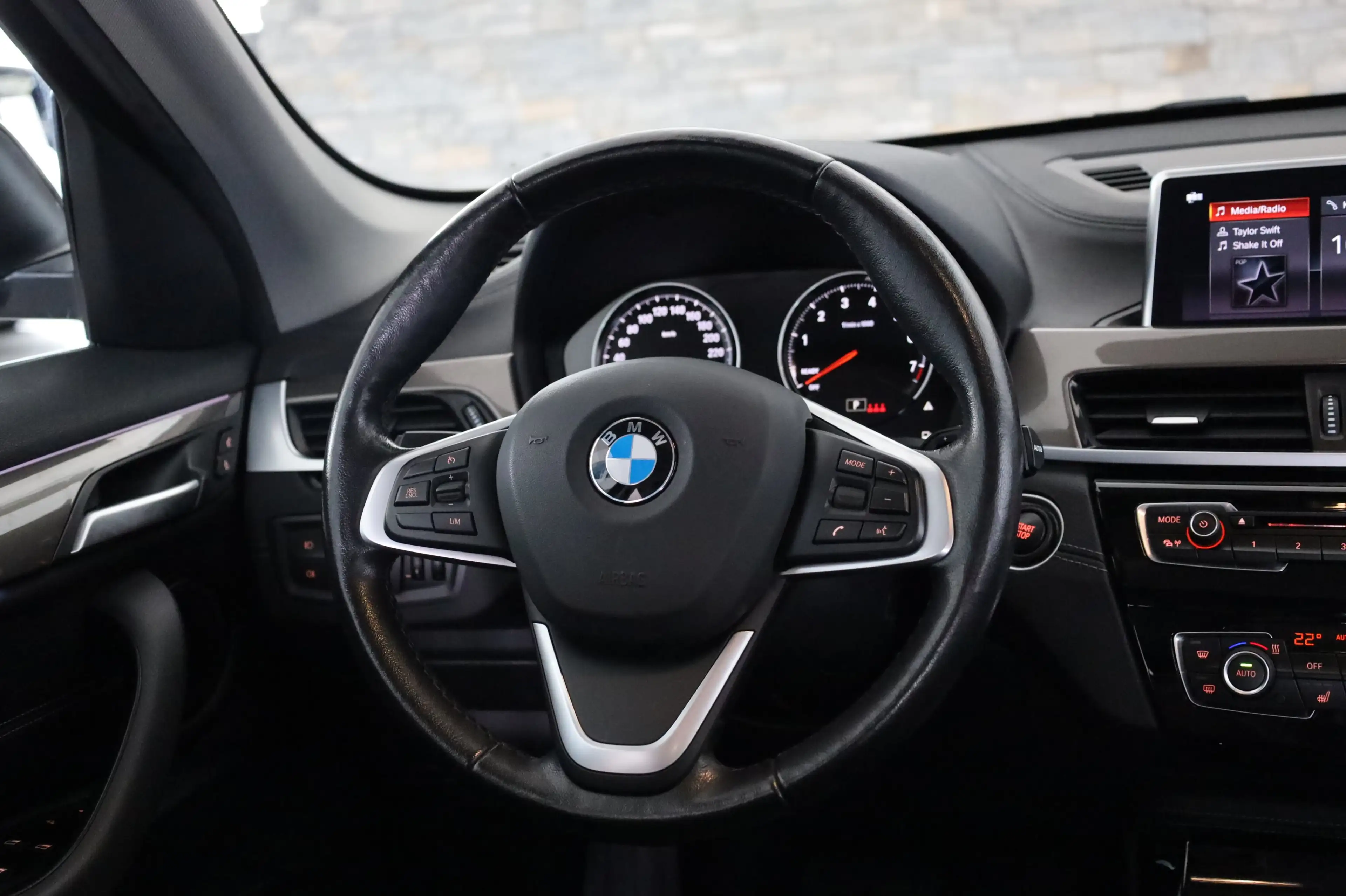BMW X1 xDrive25e xLine — photo 8