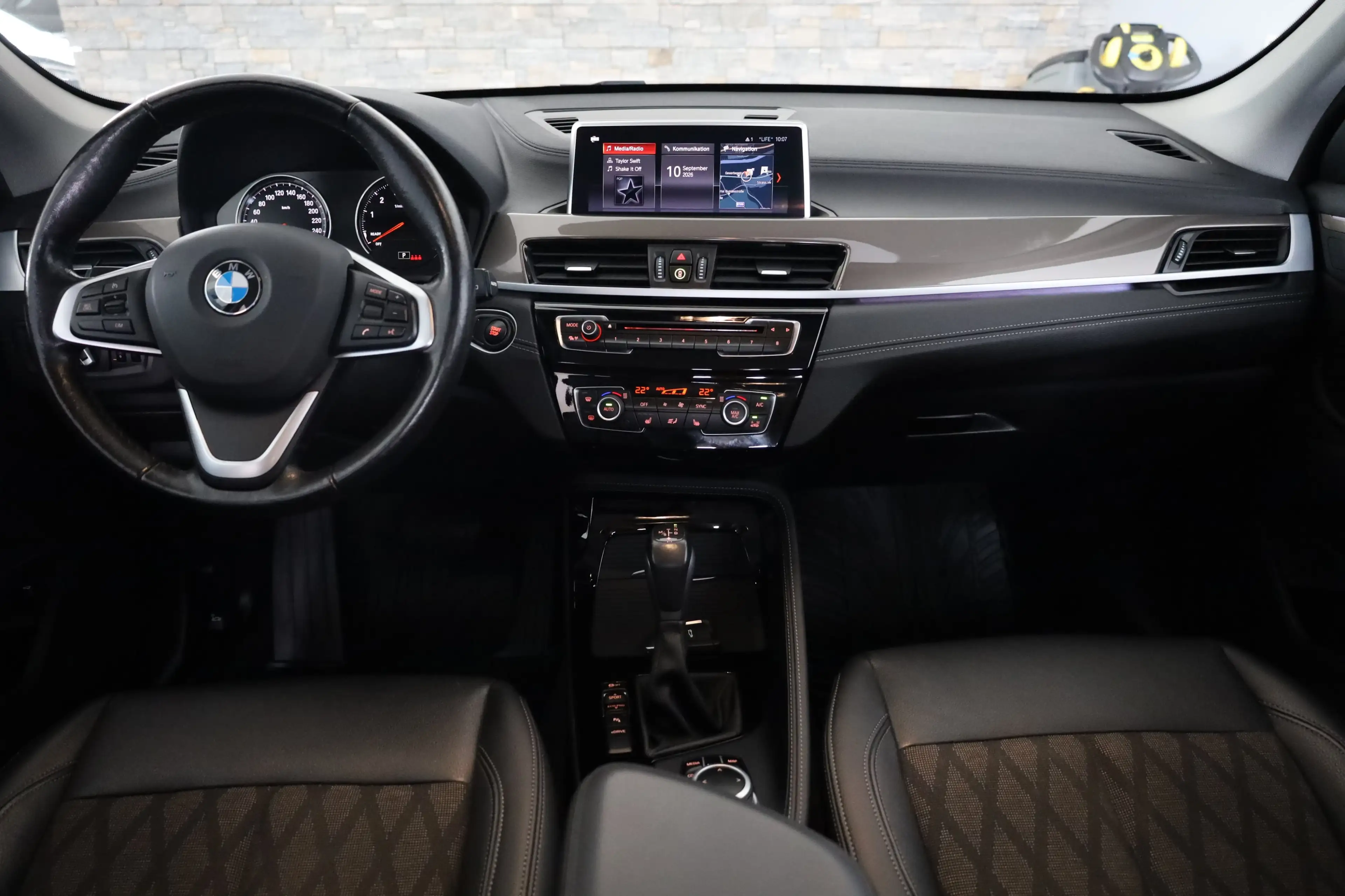 BMW X1 xDrive25e xLine — photo 7
