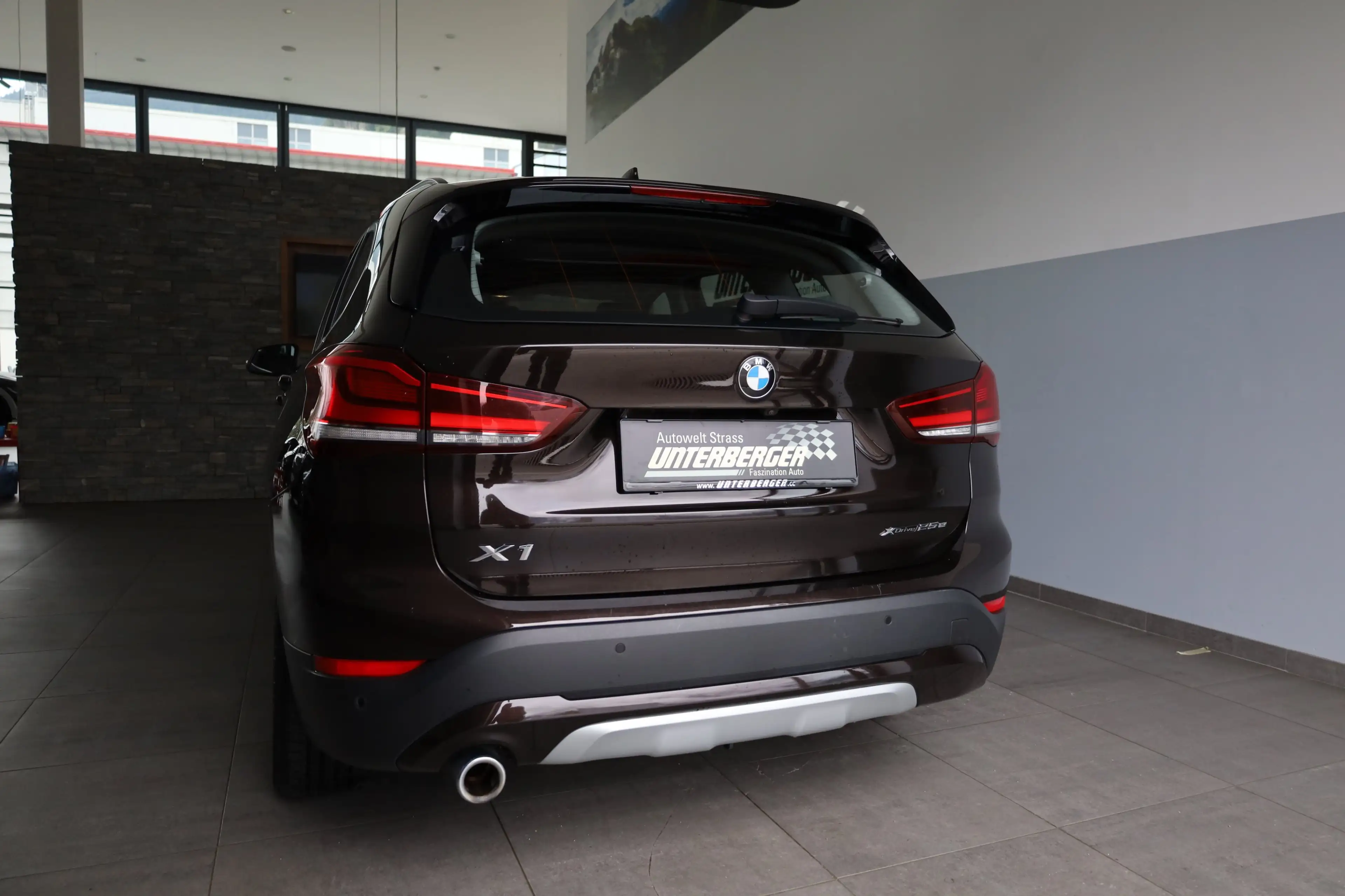 BMW X1 xDrive25e xLine — photo 4