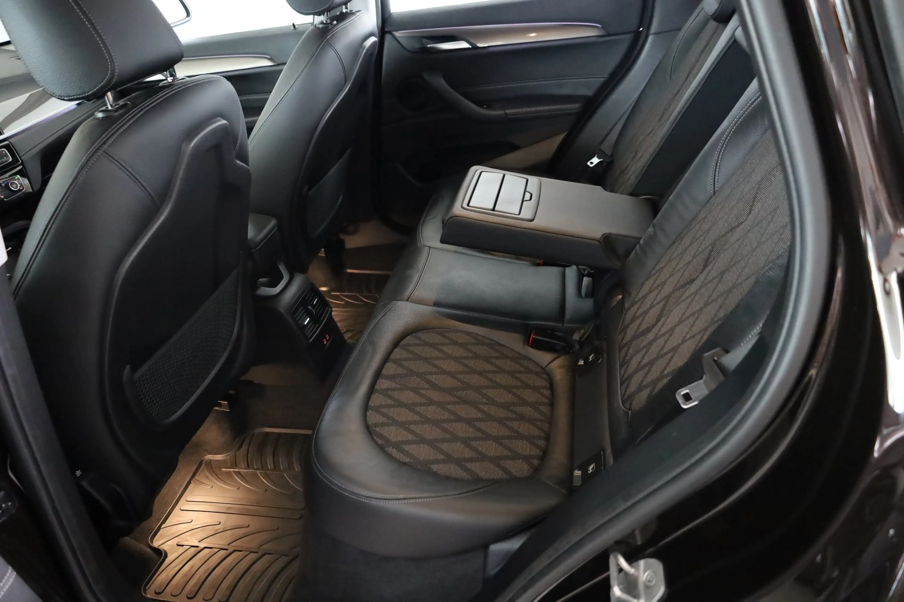 BMW X1 xDrive25e xLine — photo 6
