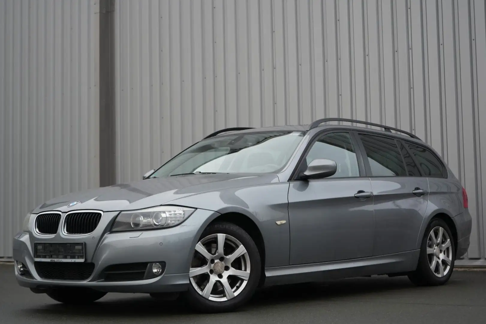 BMW 318 Touring 318d AHK/Navi/Xenon/Pano/8 Fach/PDC Gris - 1