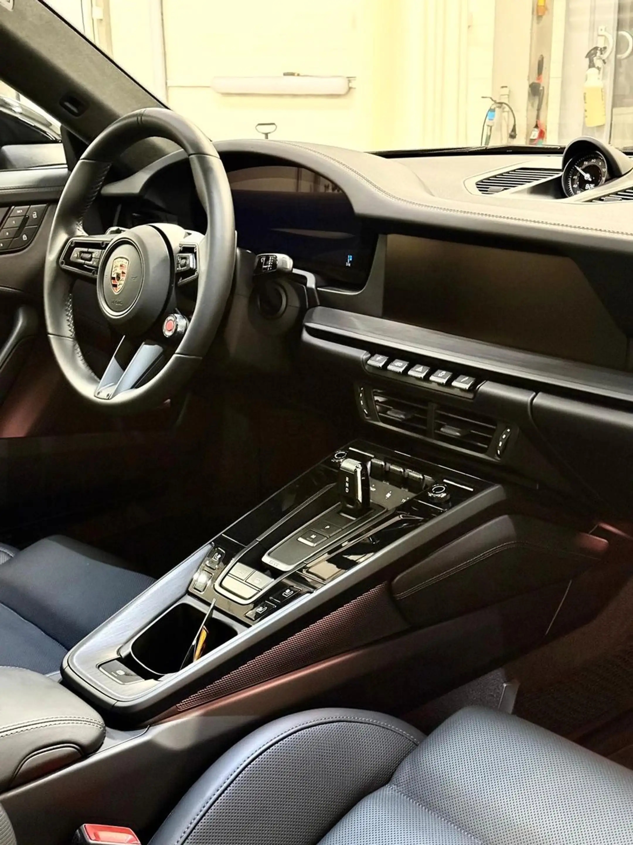 Porsche 992 911 Carrera 4 GTS T-Hybrid *LUFT*KERAM*18-WEG*GA — photo 10