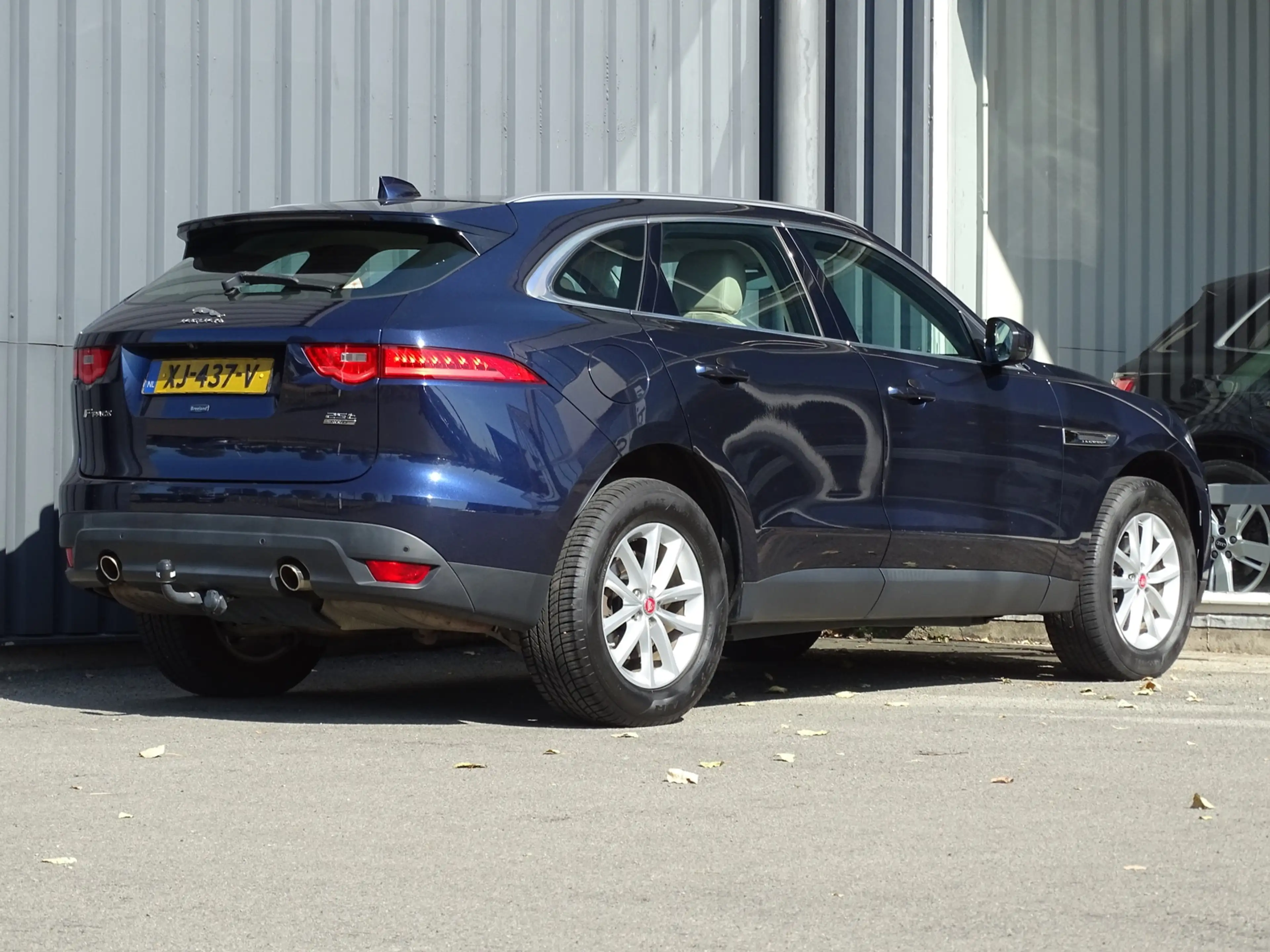 Jaguar F-Pace 2.0t AWD Portfolio — photo 3