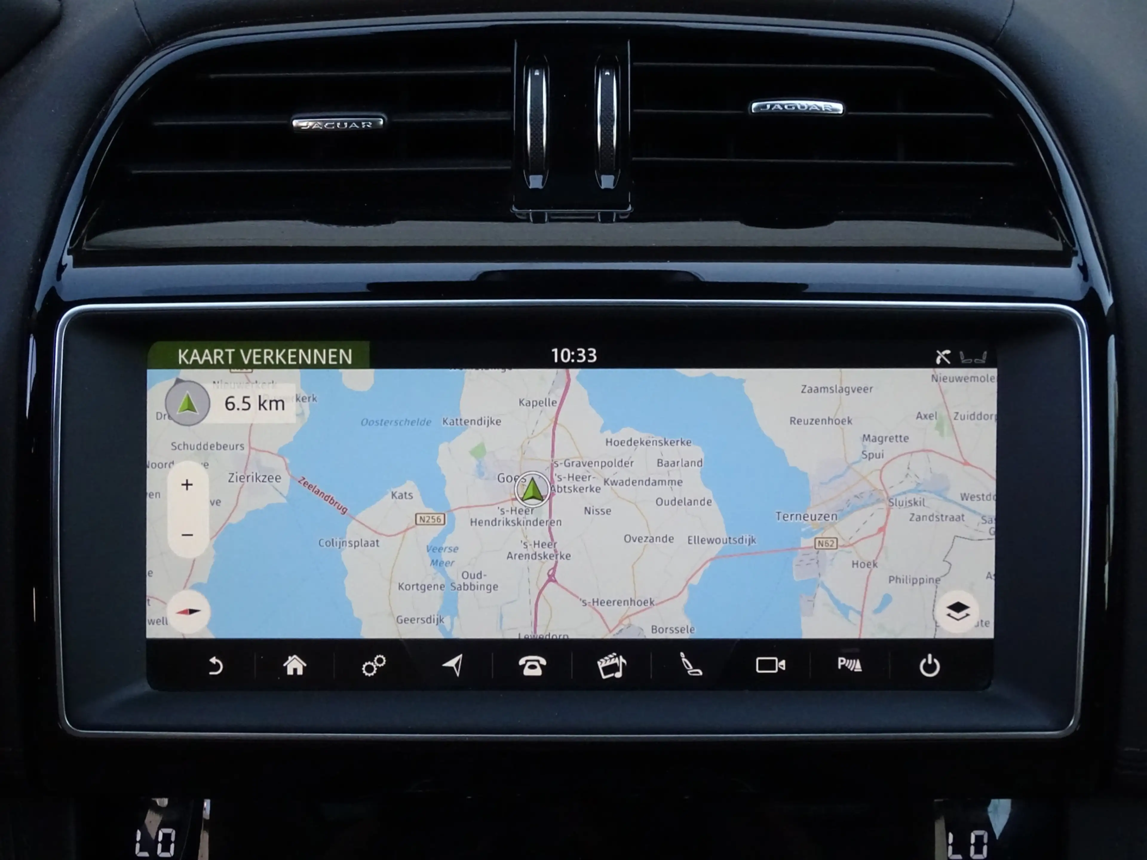 Jaguar F-Pace 2.0t AWD Portfolio — photo 16