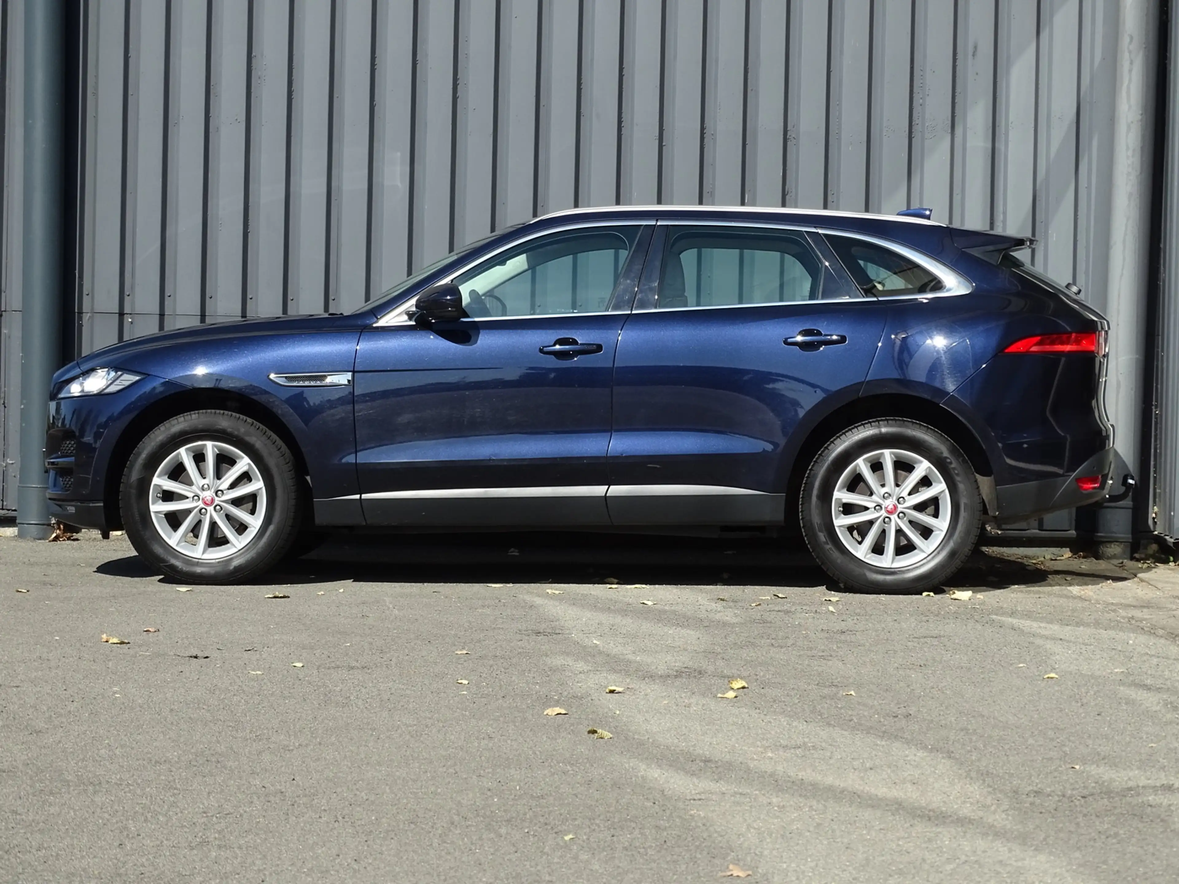 Jaguar F-Pace 2.0t AWD Portfolio — photo 2