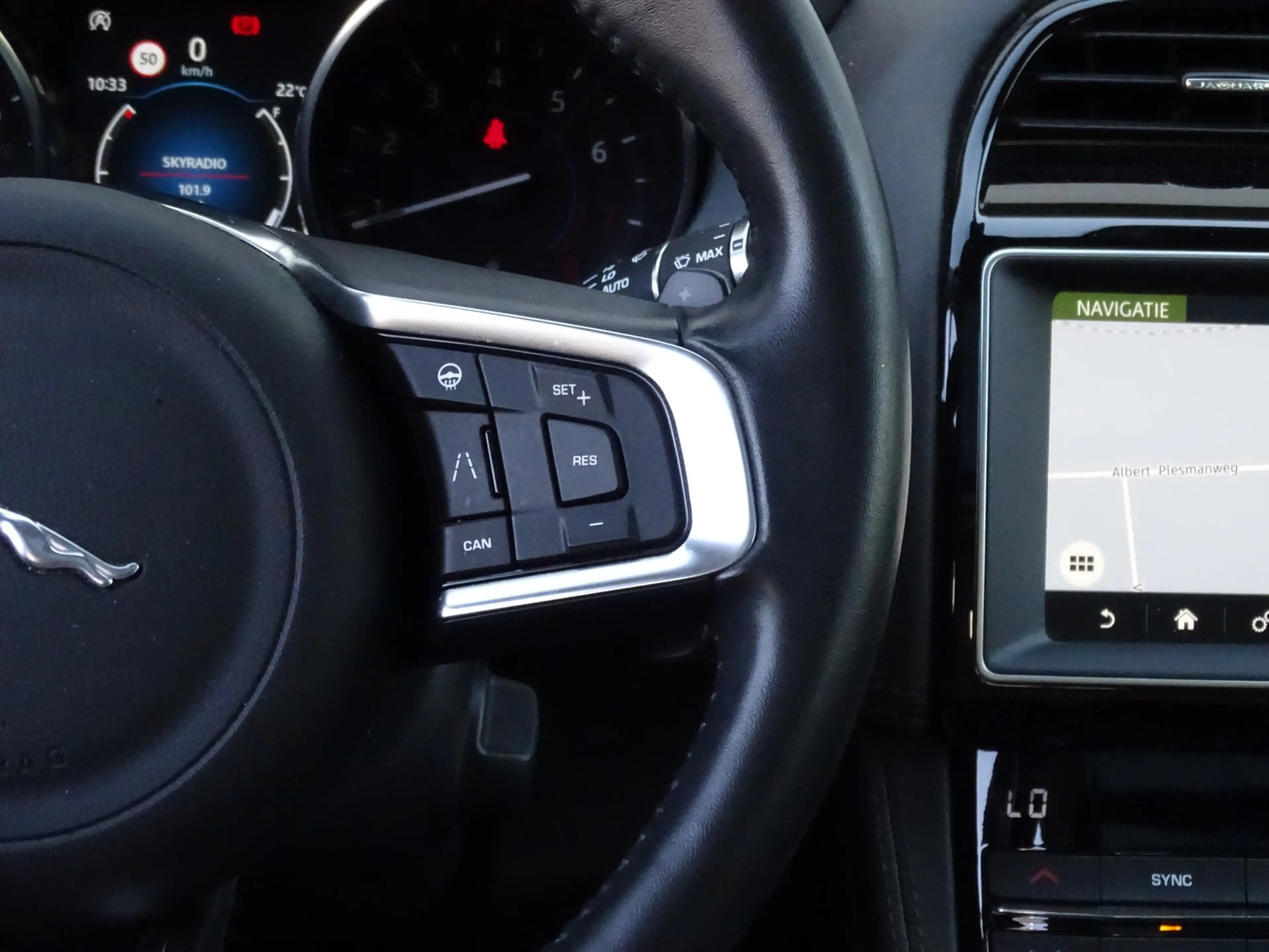 Jaguar F-Pace 2.0t AWD Portfolio — photo 20