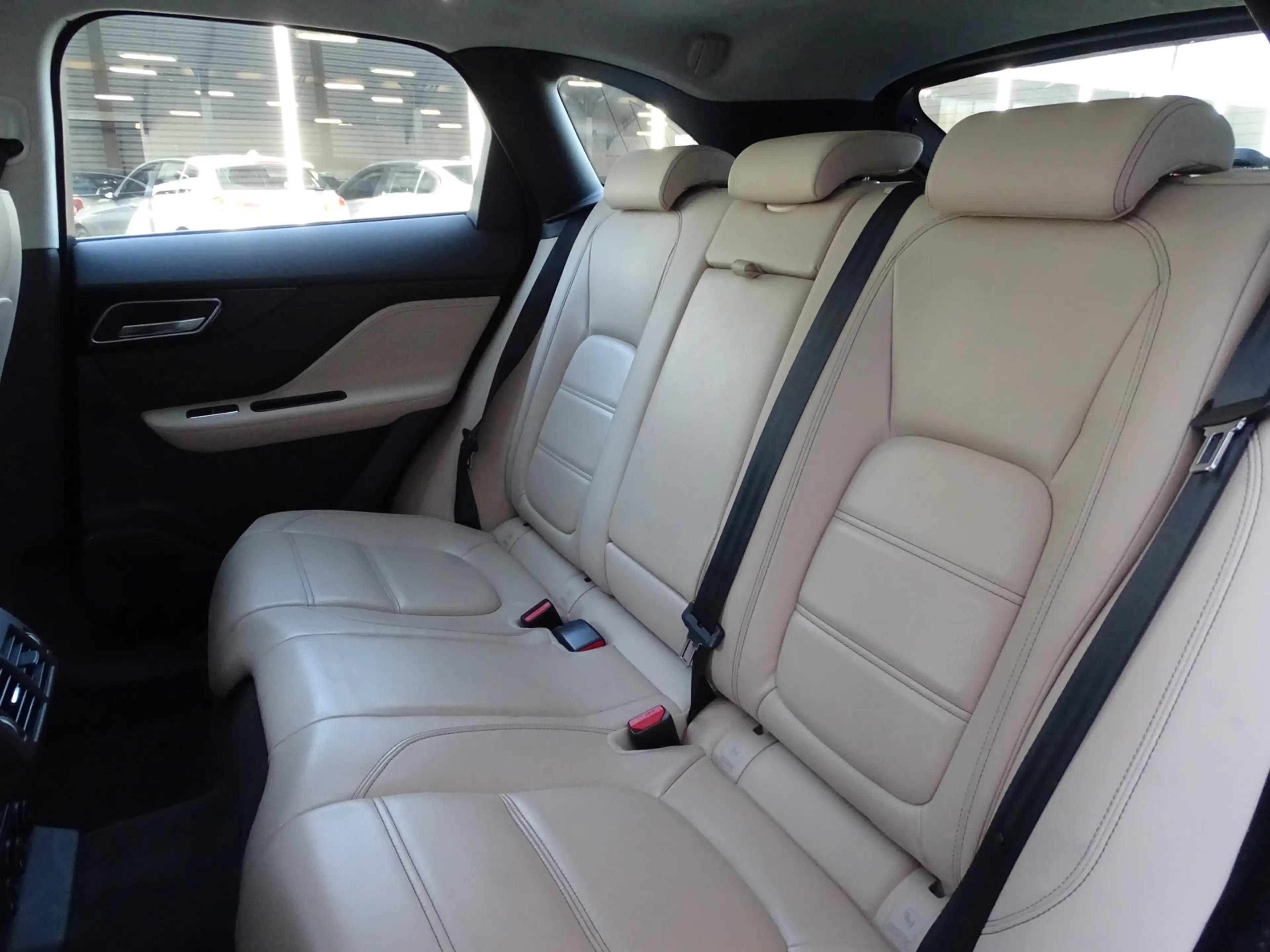 Jaguar F-Pace 2.0t AWD Portfolio — photo 7