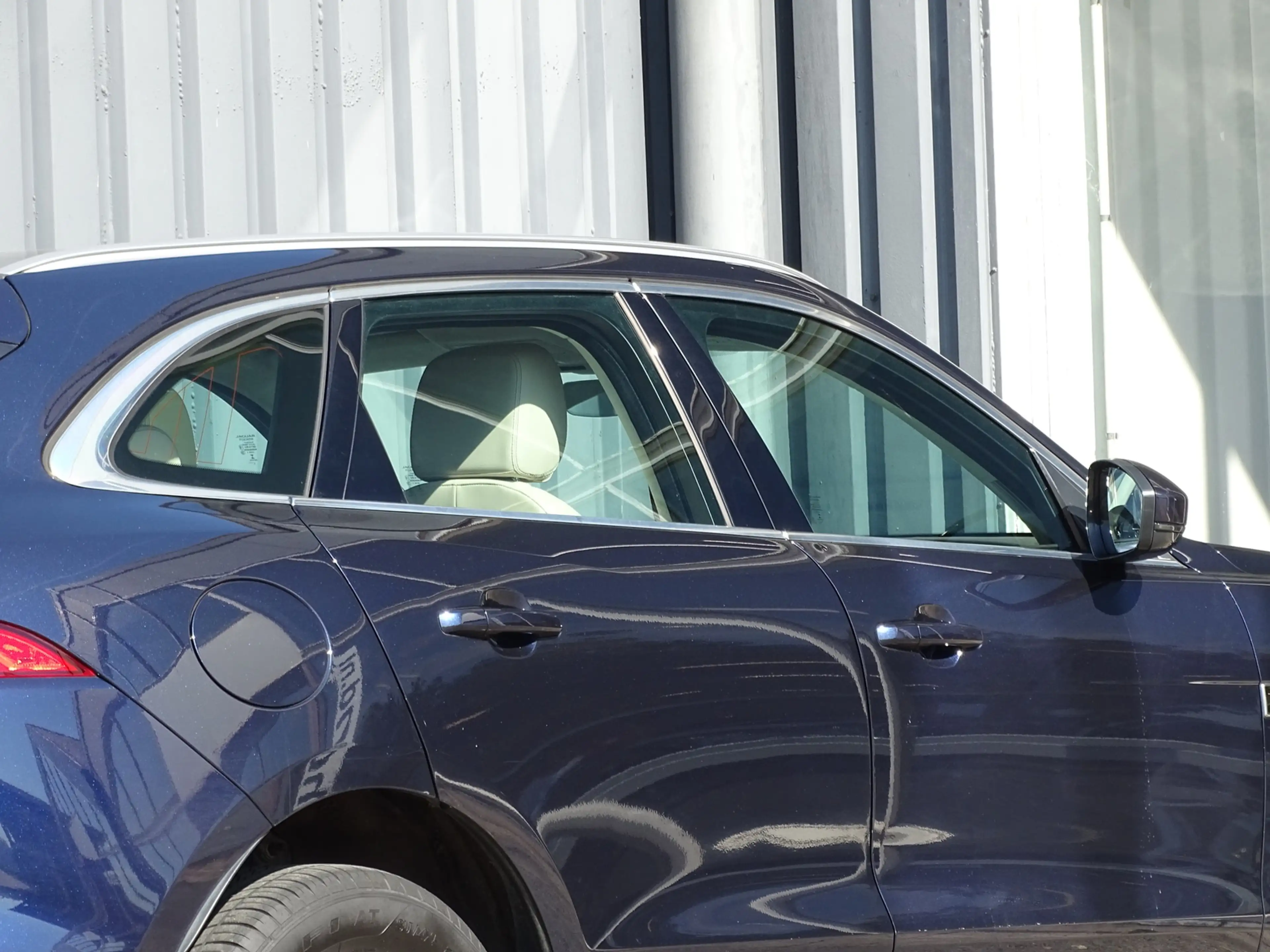 Jaguar F-Pace 2.0t AWD Portfolio — photo 33