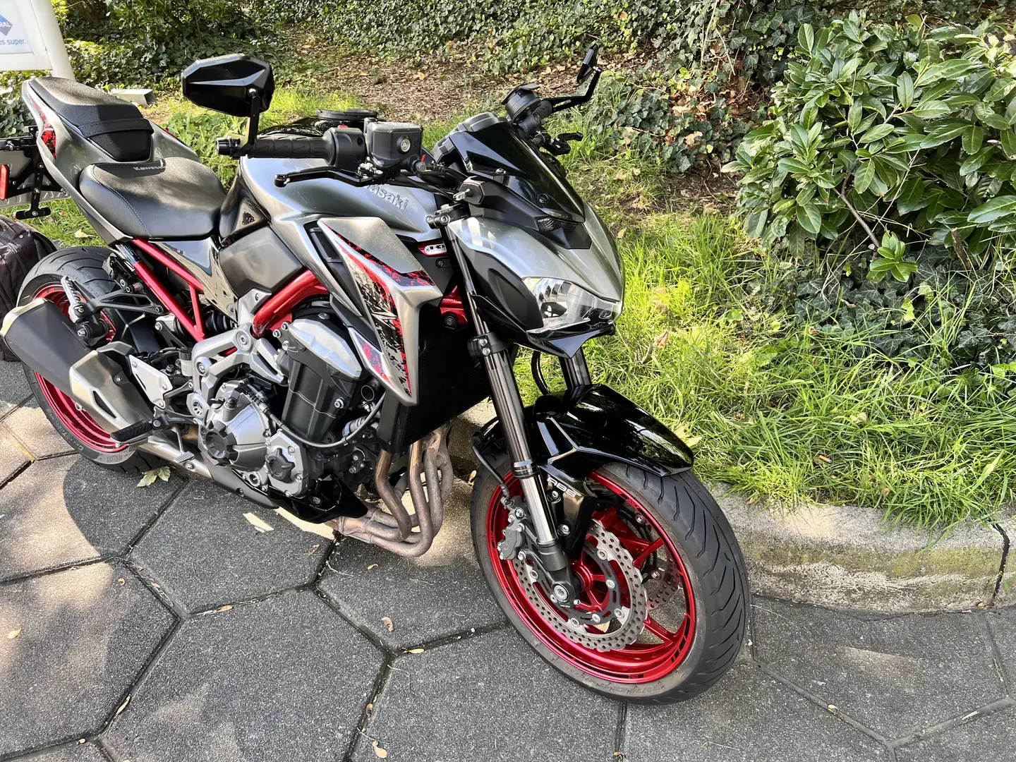 Kawasaki Z 900 1. Hand, viel Zubehör, Scheckheft gepflegt Gri - 1